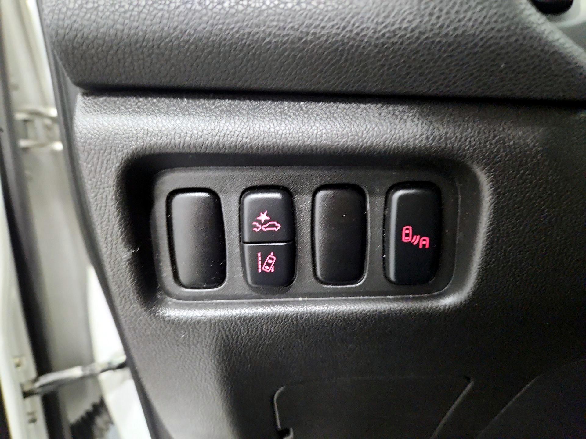 Thumbnail: 2021 Mitsubishi Outlander Sport - 14