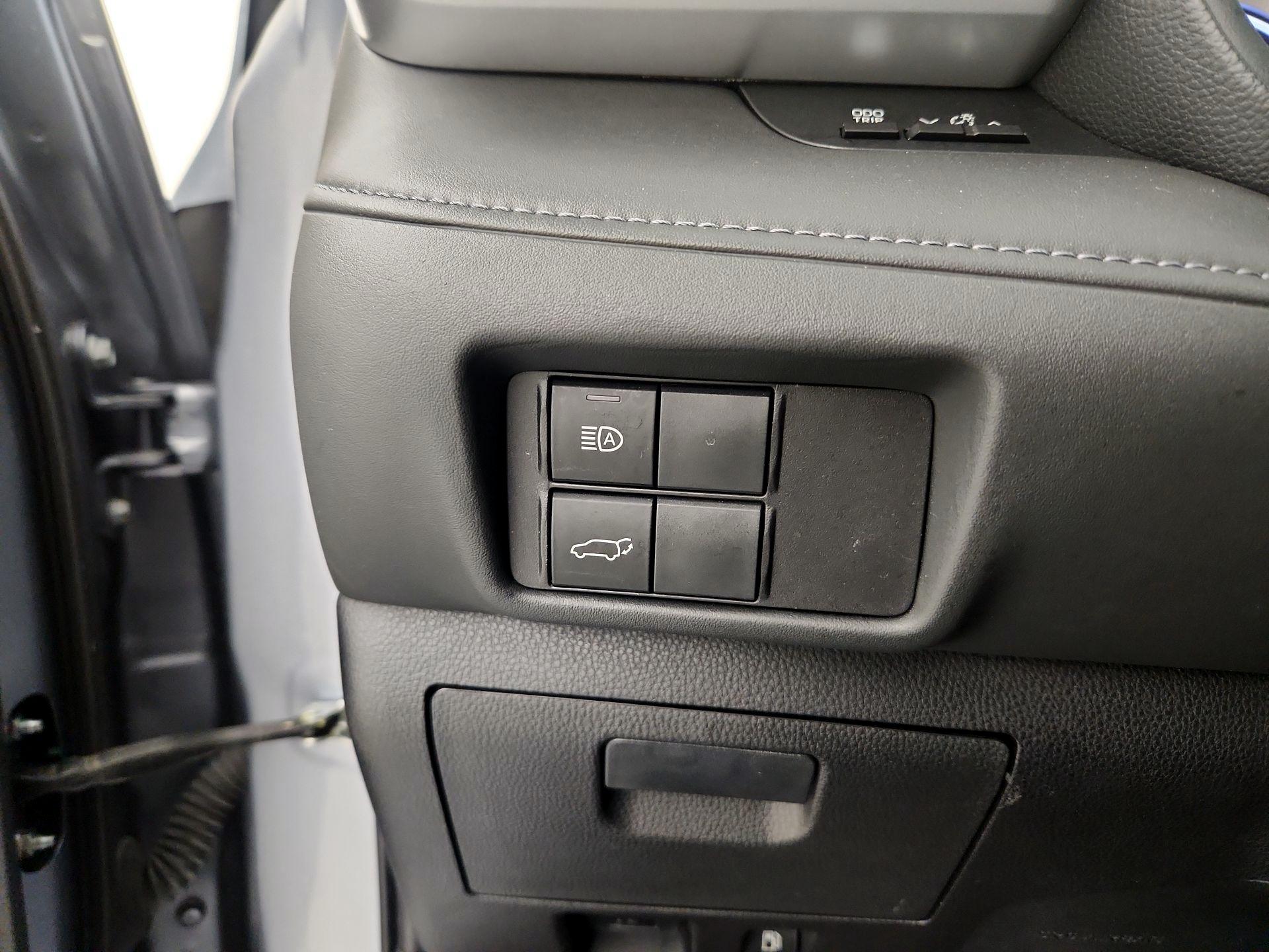 Thumbnail: 2023 Toyota Highlander - 13