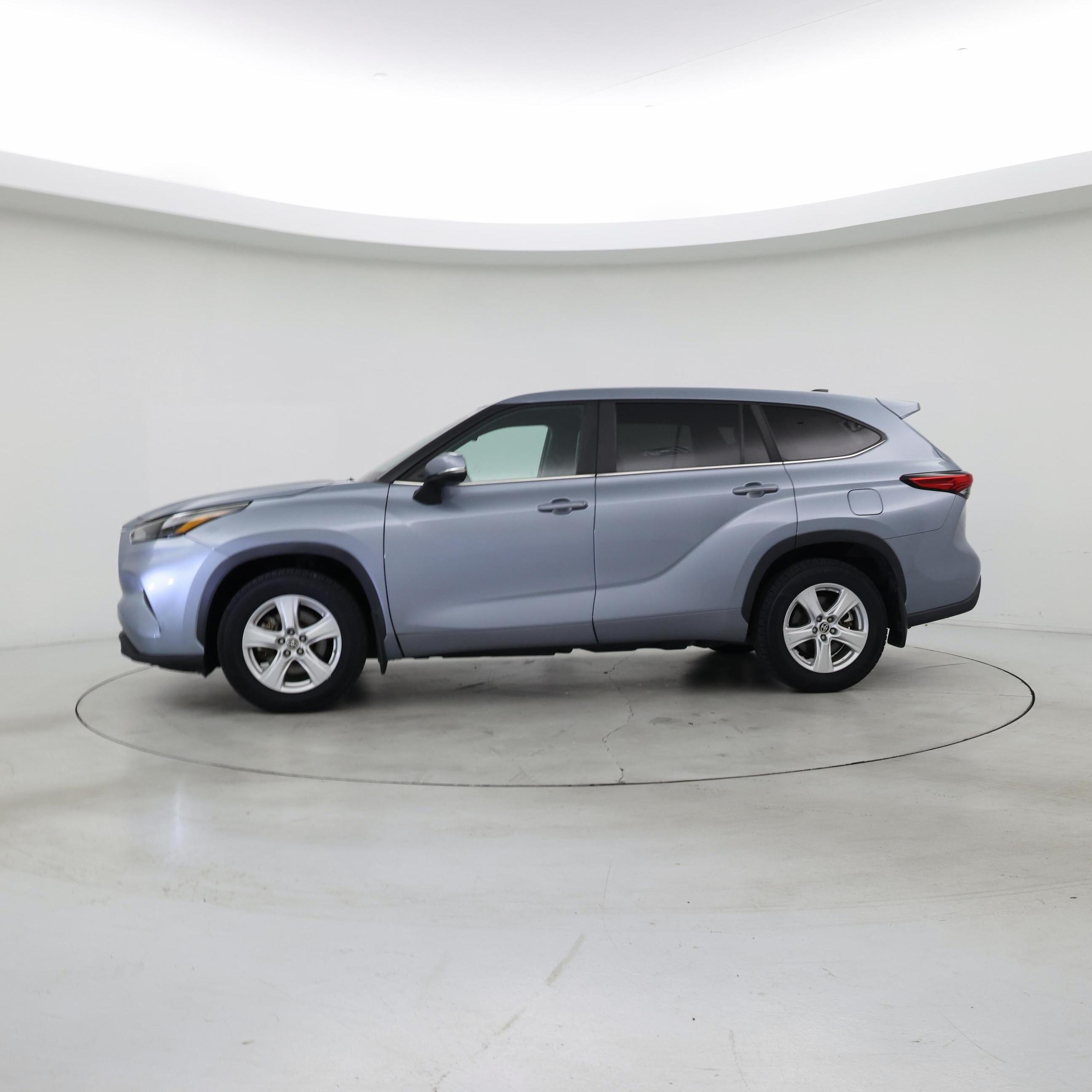 Thumbnail: 2023 Toyota Highlander - 3