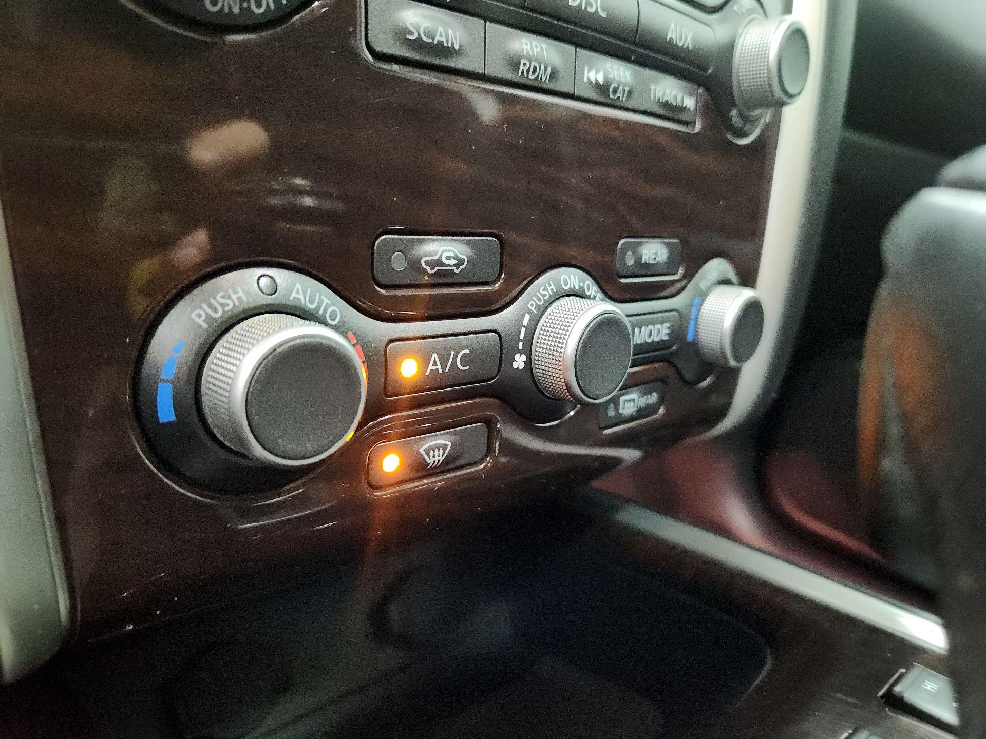 Thumbnail: 2014 Nissan Pathfinder - 16