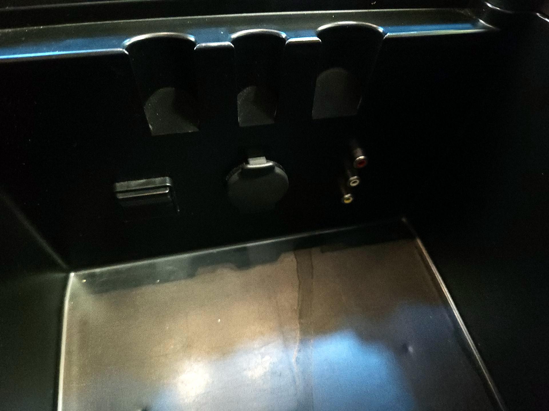 Thumbnail: 2014 Nissan Pathfinder - 18