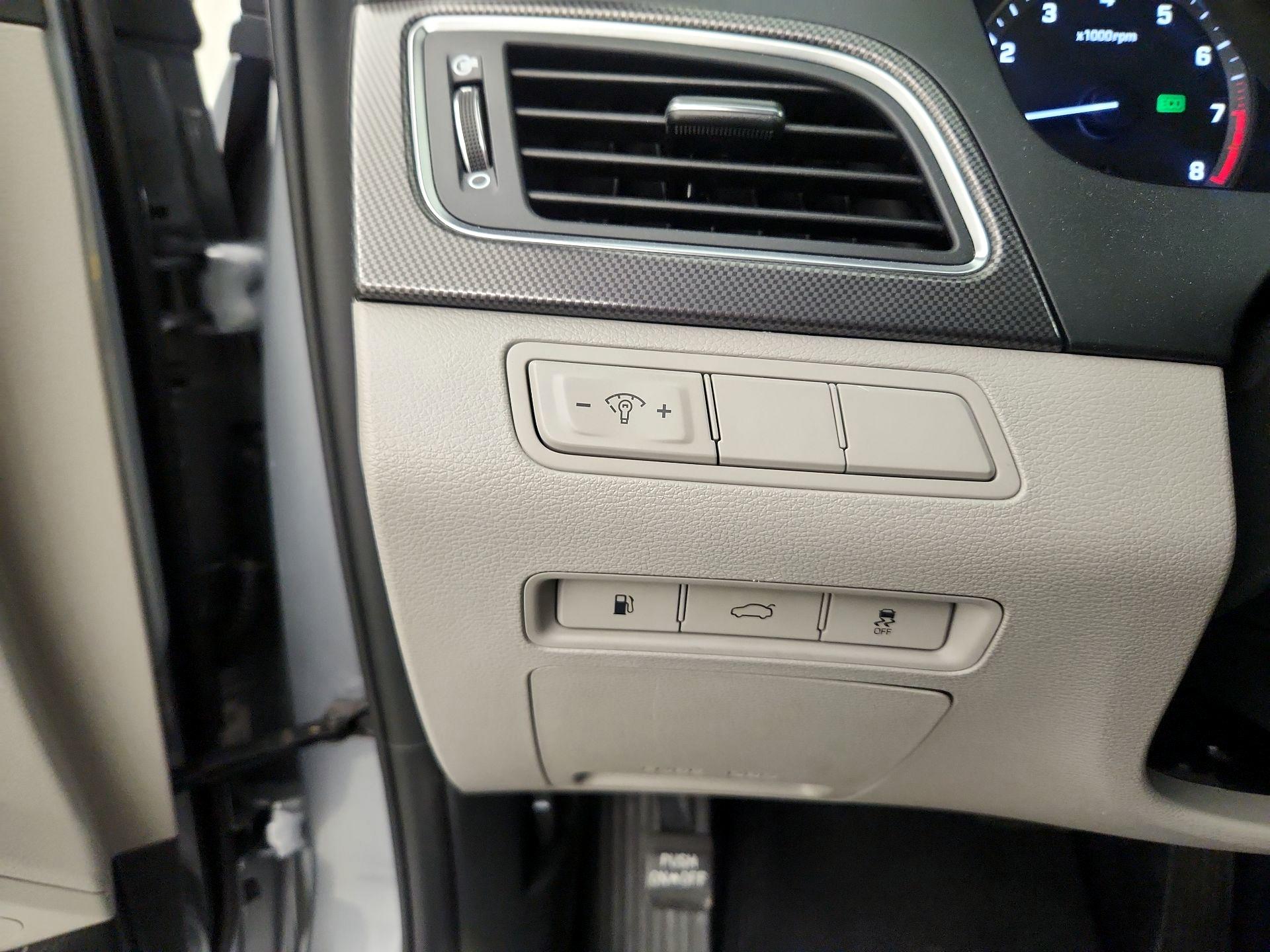 Thumbnail: 2017 Hyundai Sonata - 13