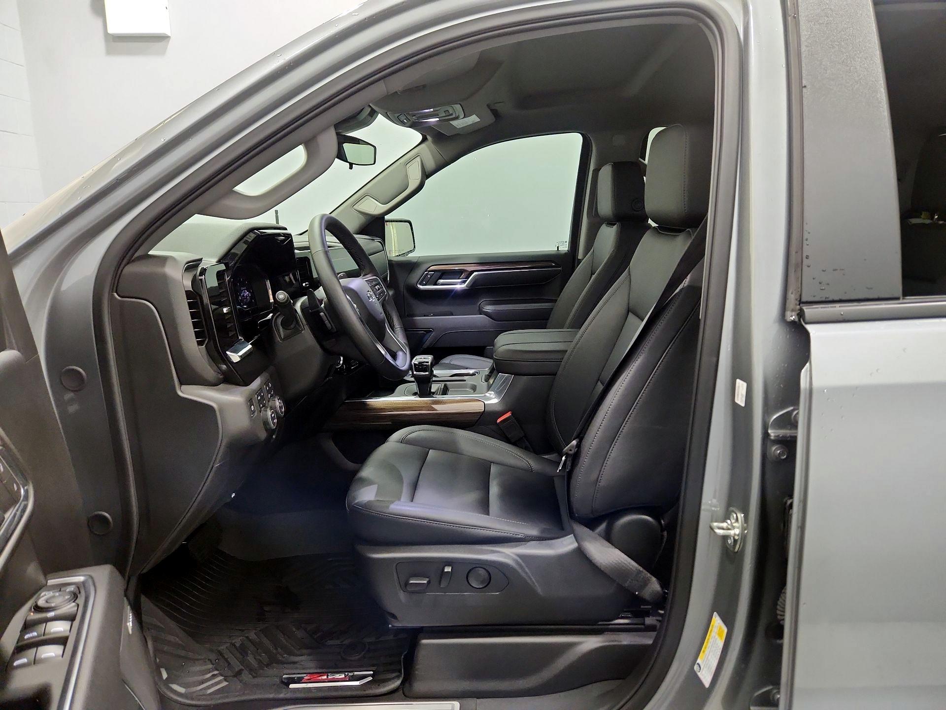 Thumbnail: 2025 Chevrolet Silverado 1500 - 11