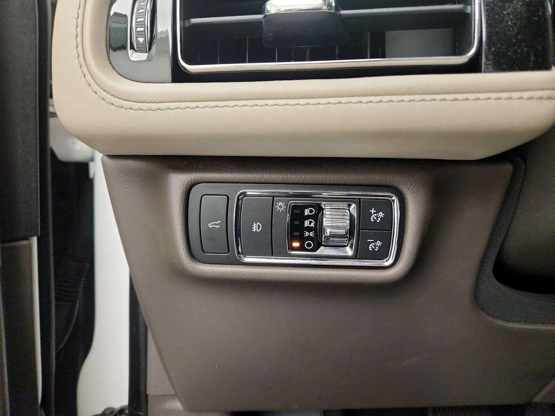 Thumbnail: 2020 Lincoln Aviator - 11