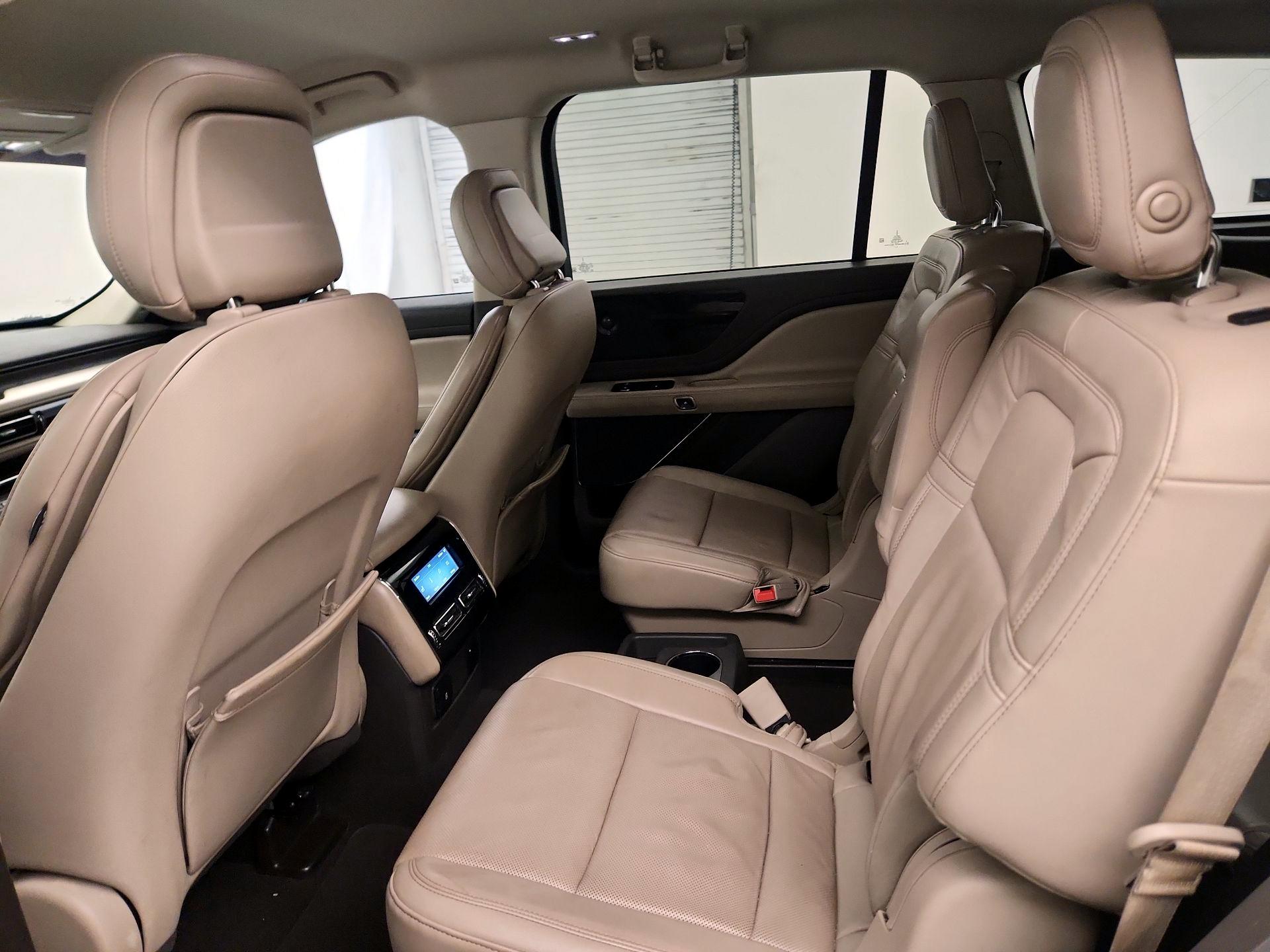 Thumbnail: 2020 Lincoln Aviator - 15