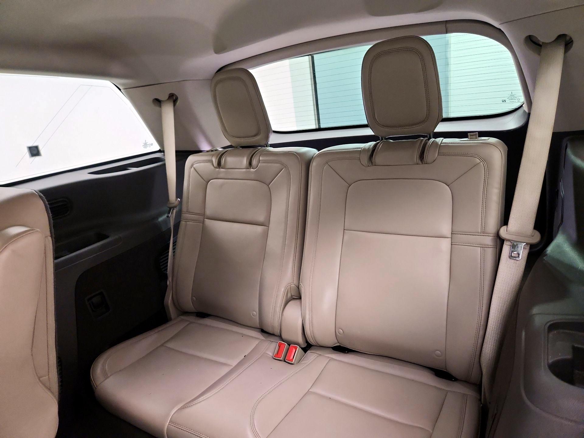 Thumbnail: 2020 Lincoln Aviator - 16