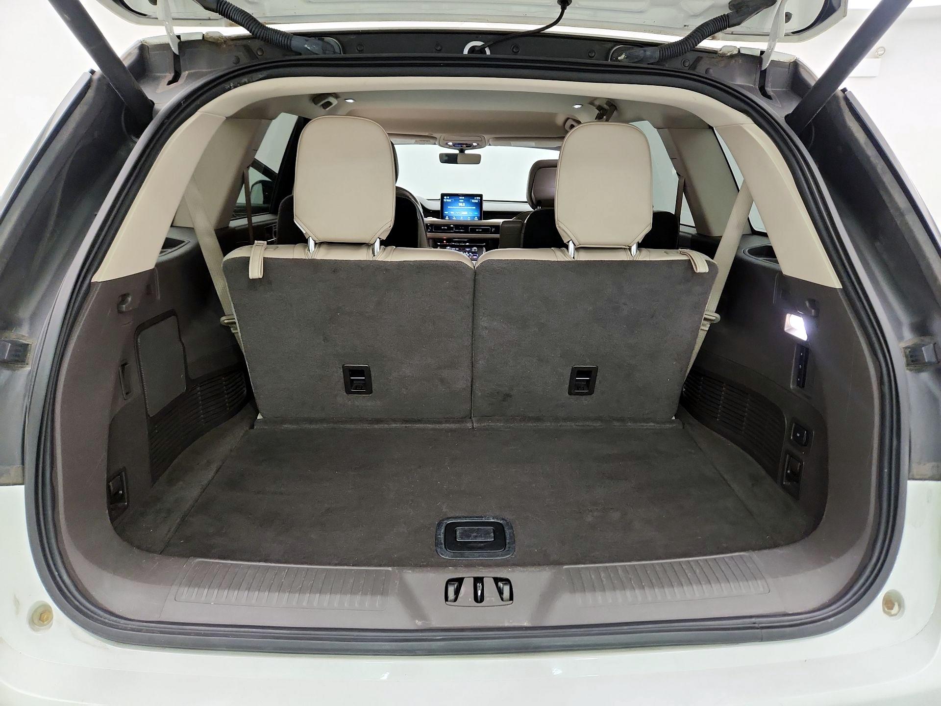 Thumbnail: 2020 Lincoln Aviator - 17