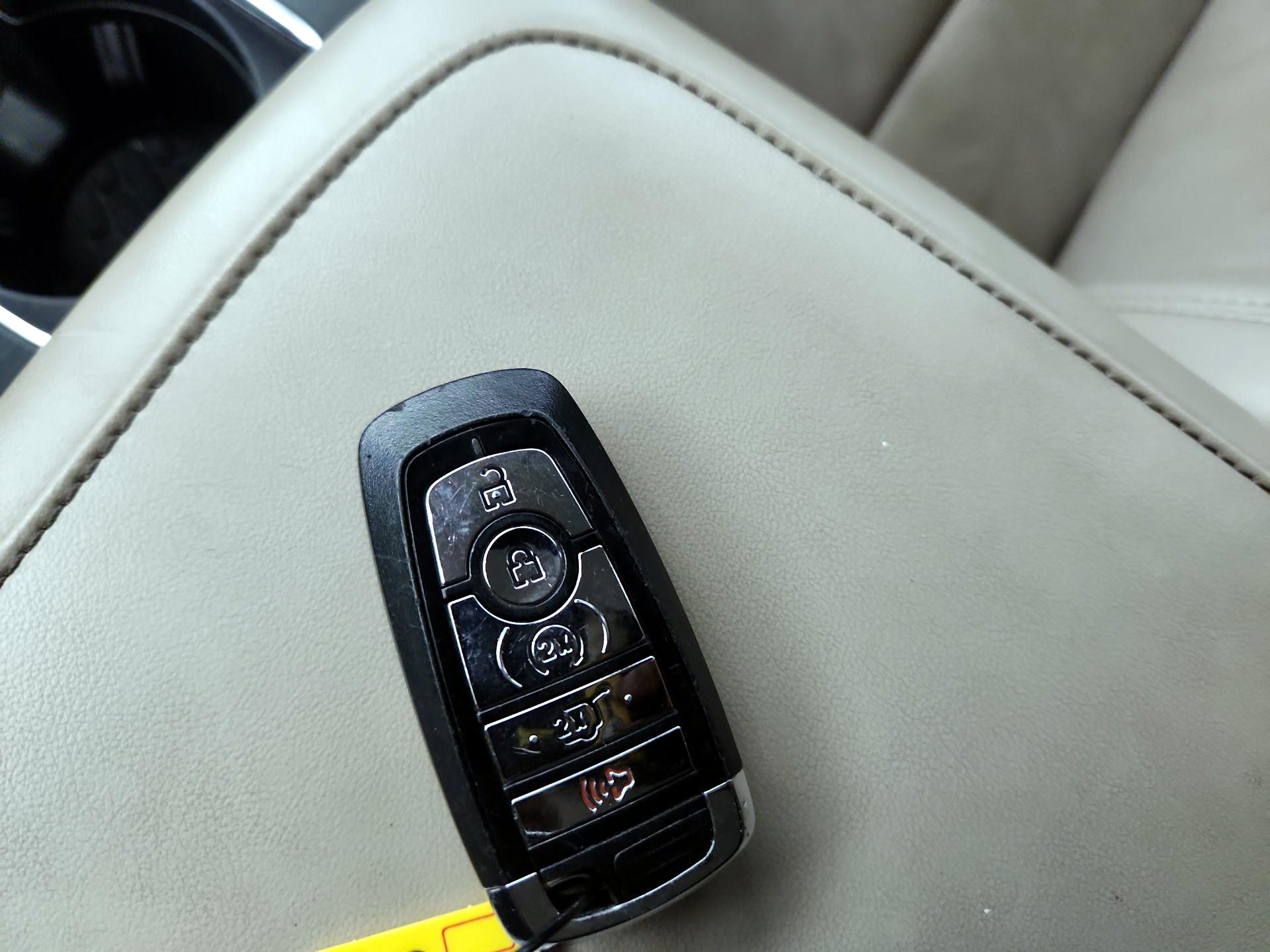 Thumbnail: 2020 Lincoln Aviator - 19