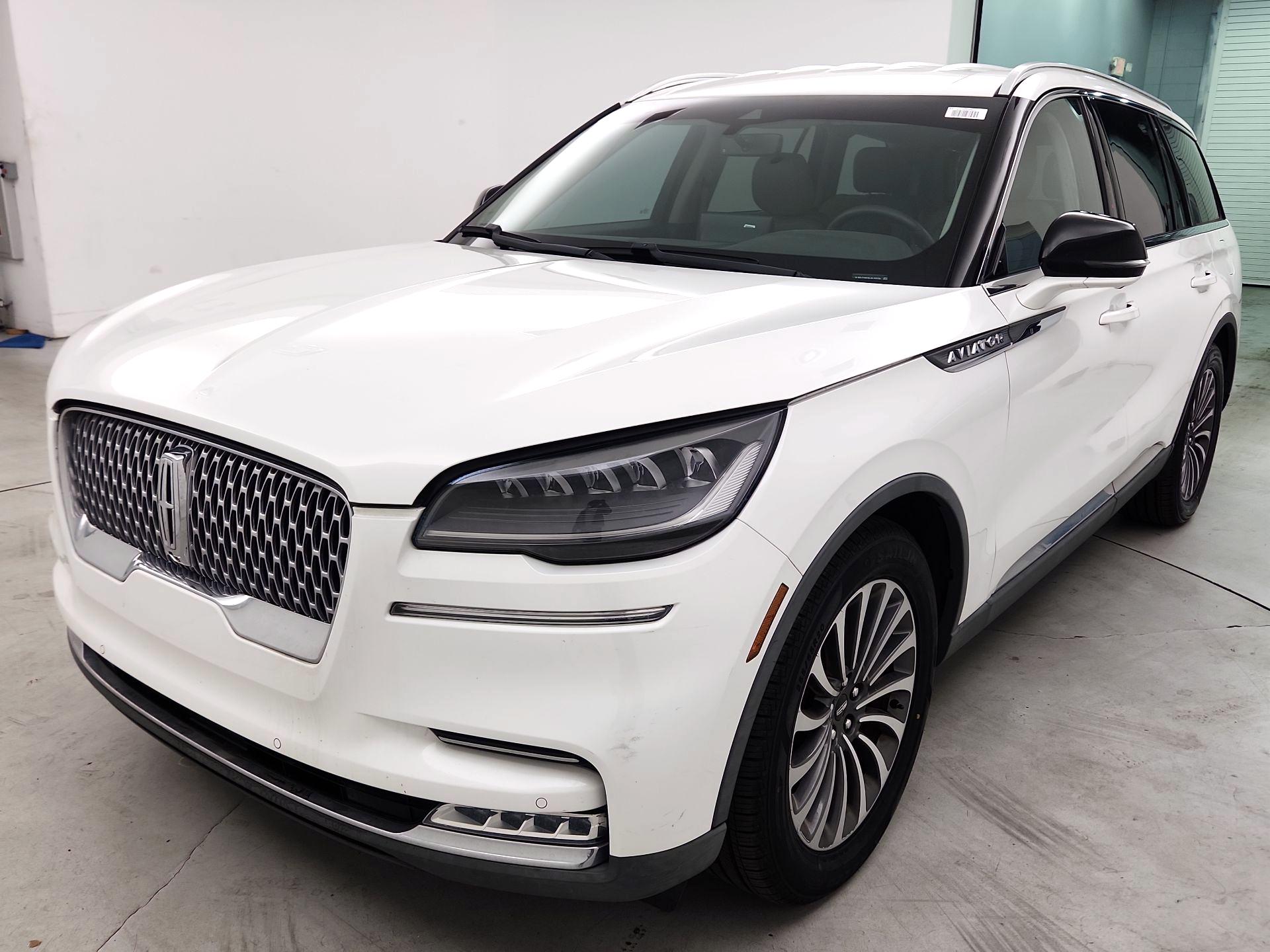 Thumbnail: 2020 Lincoln Aviator - 3