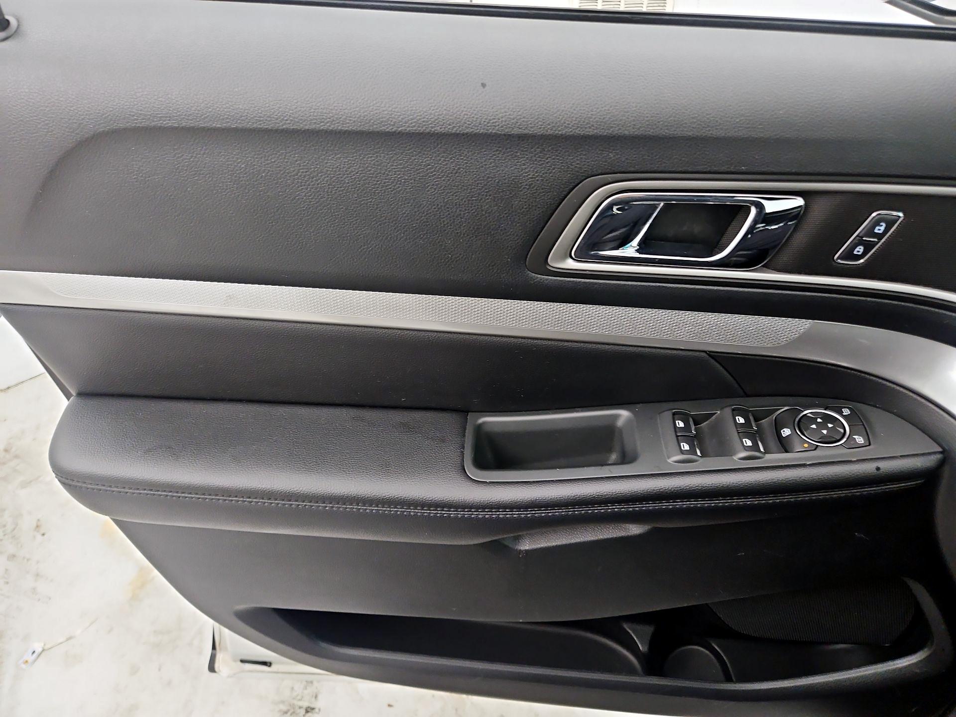 Thumbnail: 2016 Ford Explorer - 12