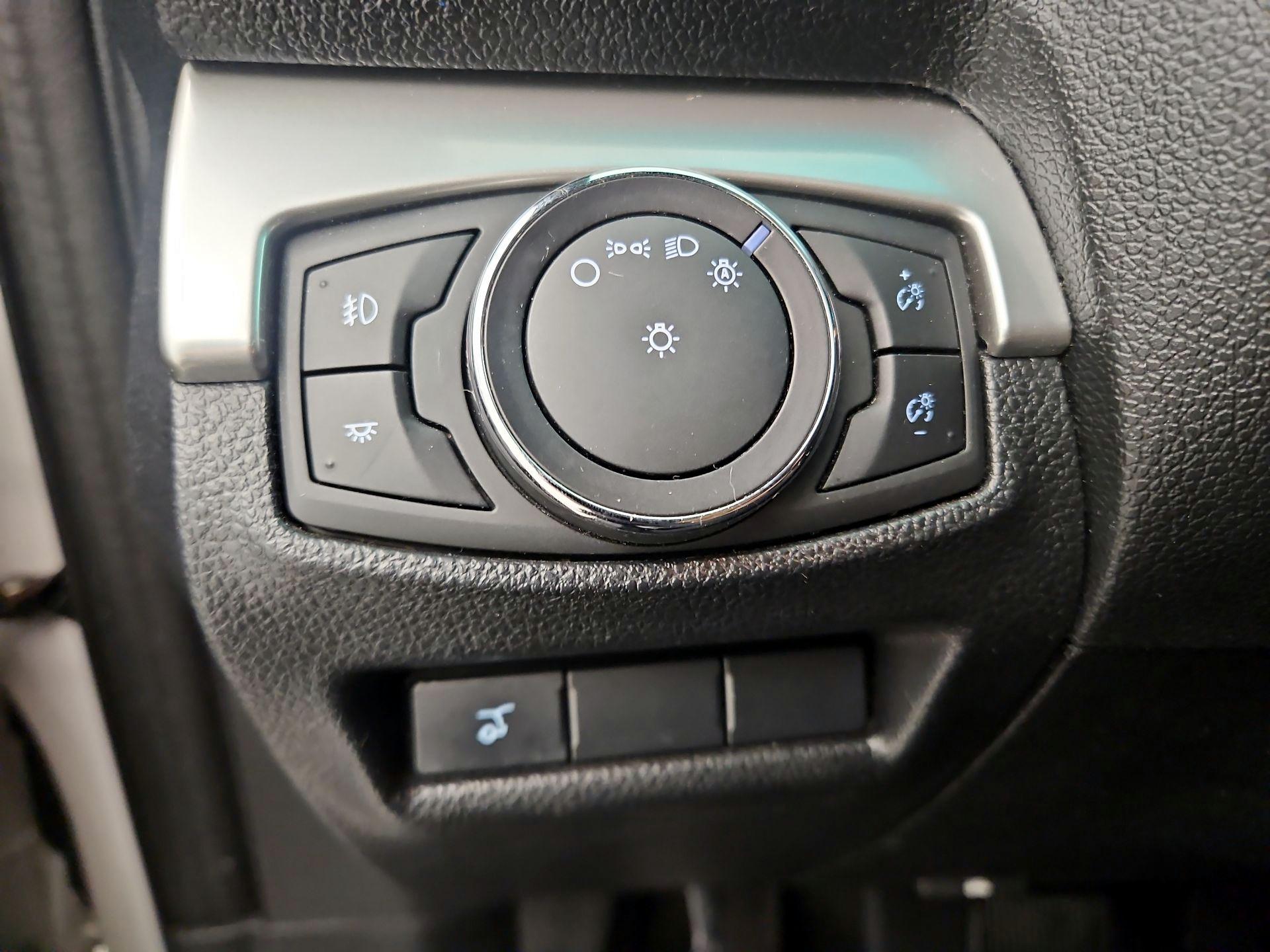 Thumbnail: 2016 Ford Explorer - 13