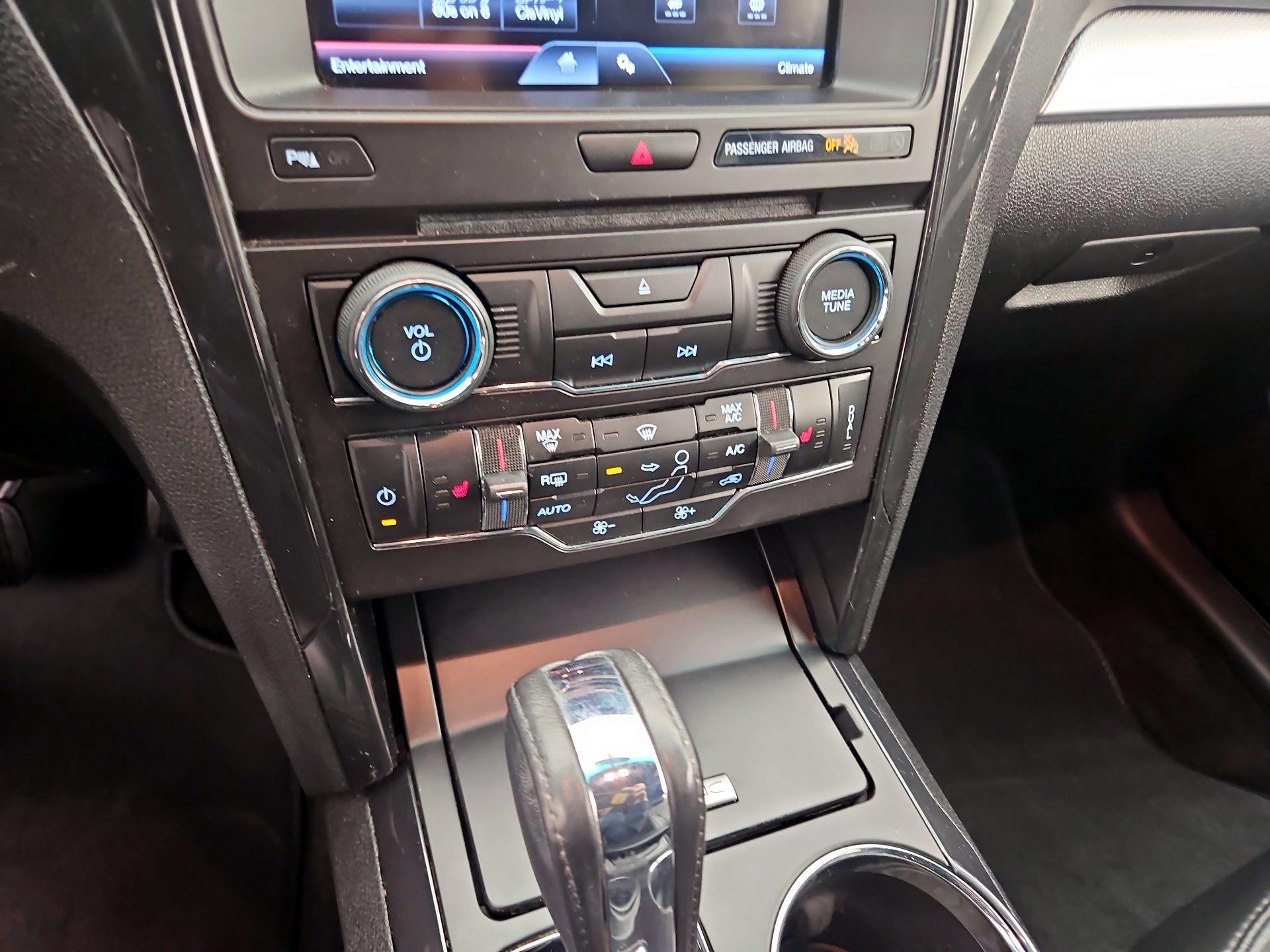 Thumbnail: 2016 Ford Explorer - 16