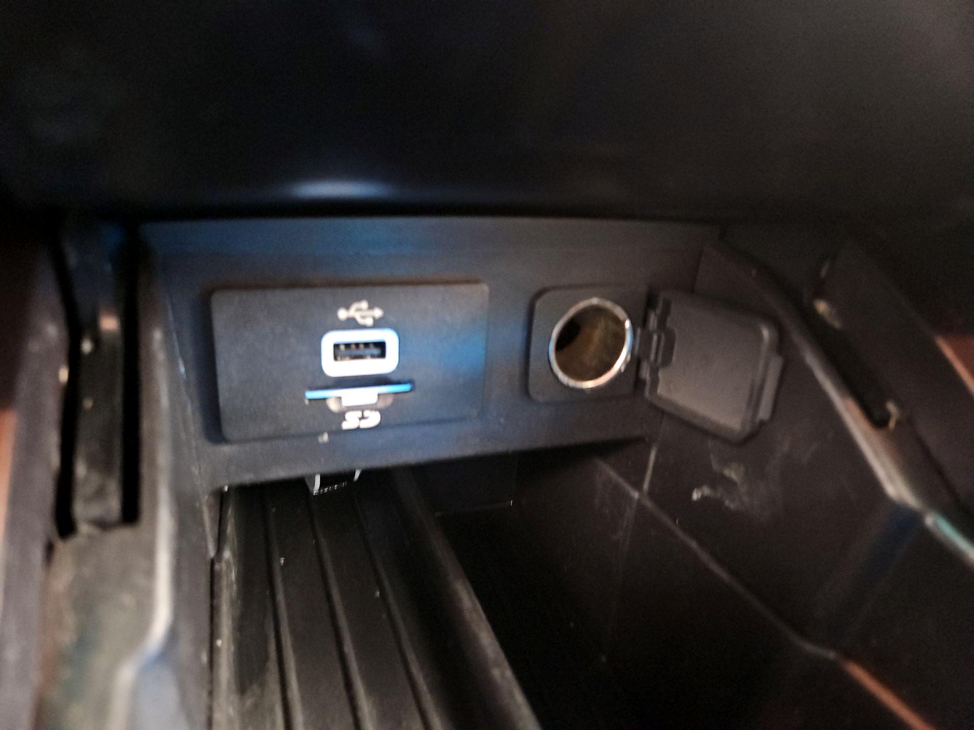 Thumbnail: 2016 Ford Explorer - 18