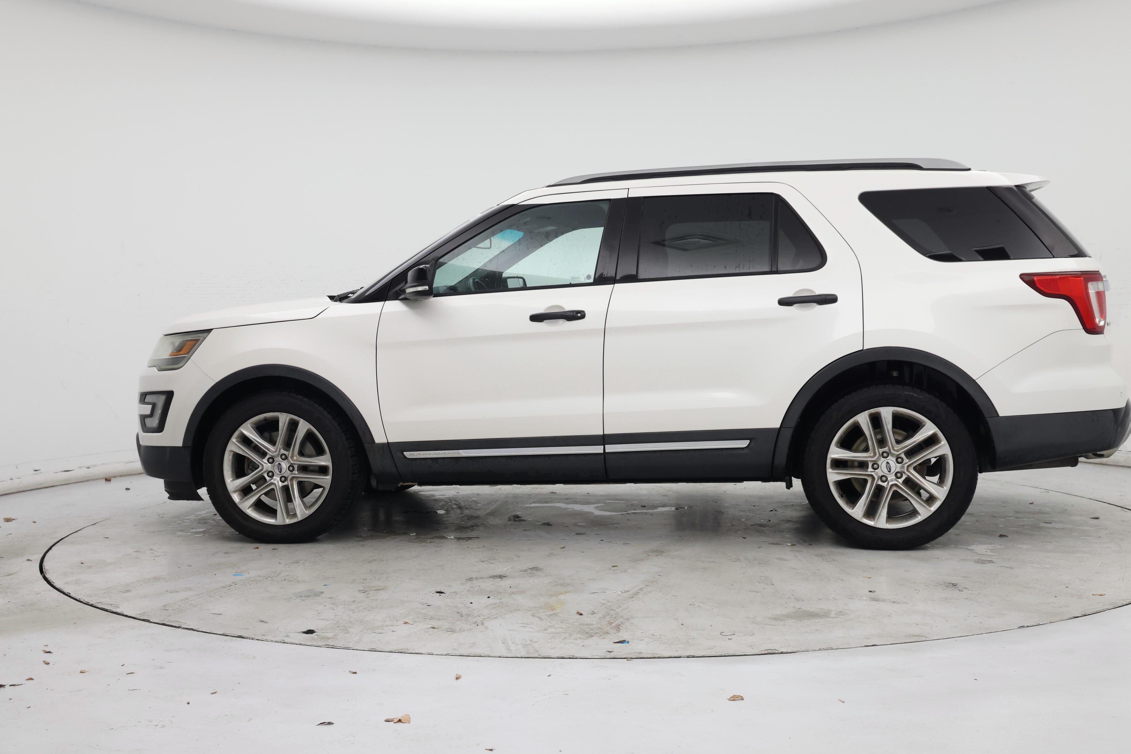 Thumbnail: 2016 Ford Explorer - 3