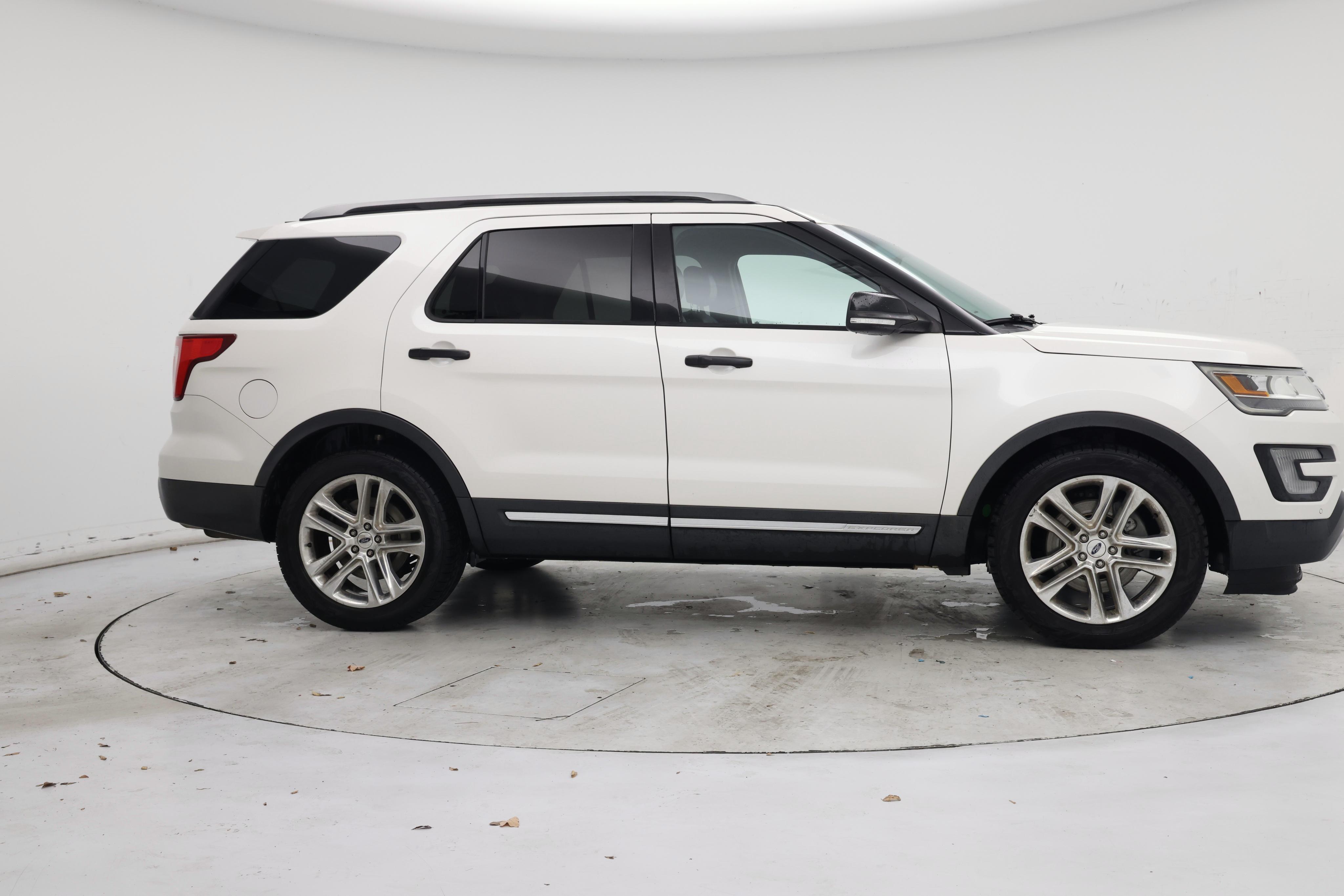 Thumbnail: 2016 Ford Explorer - 7