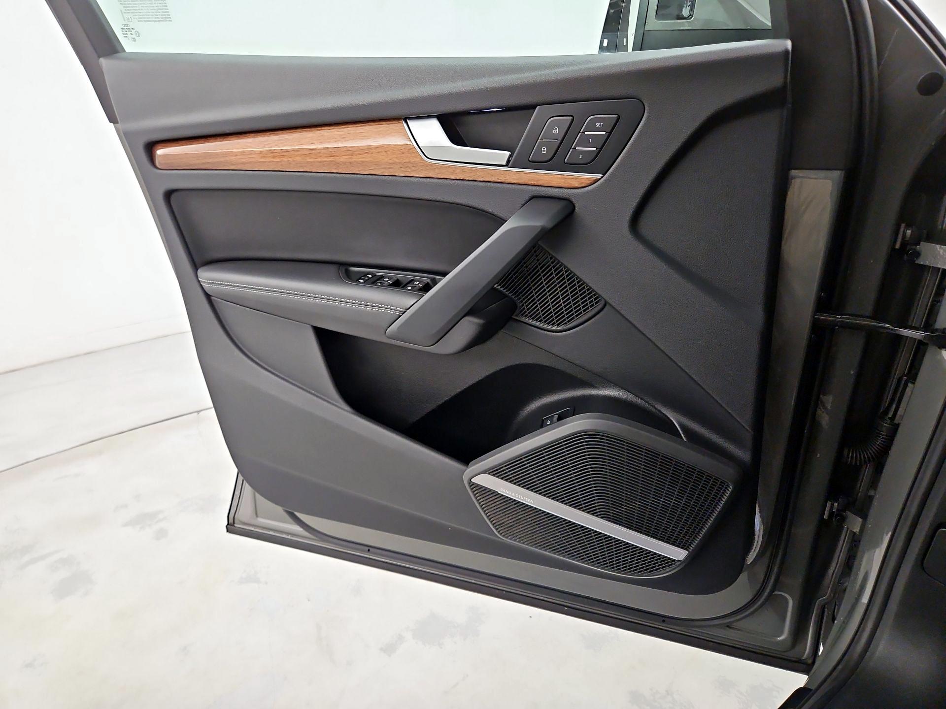 Thumbnail: 2023 Audi Q5 - 12