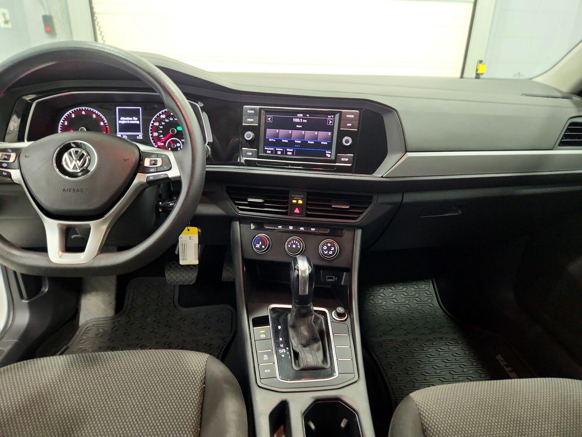 Thumbnail: 2019 Volkswagen Jetta - 9