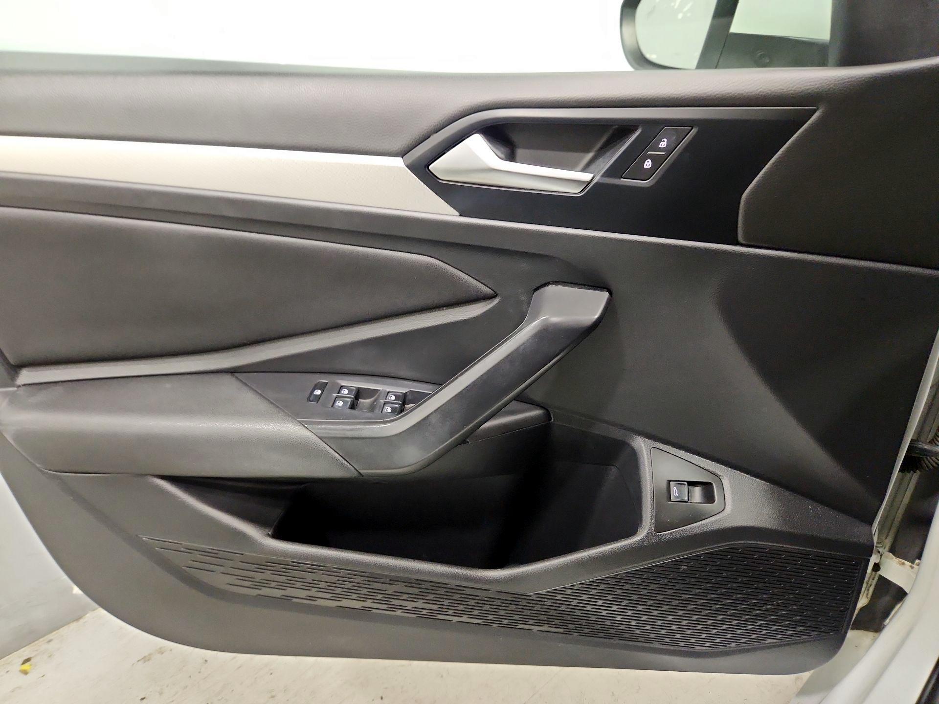 Thumbnail: 2019 Volkswagen Jetta - 12