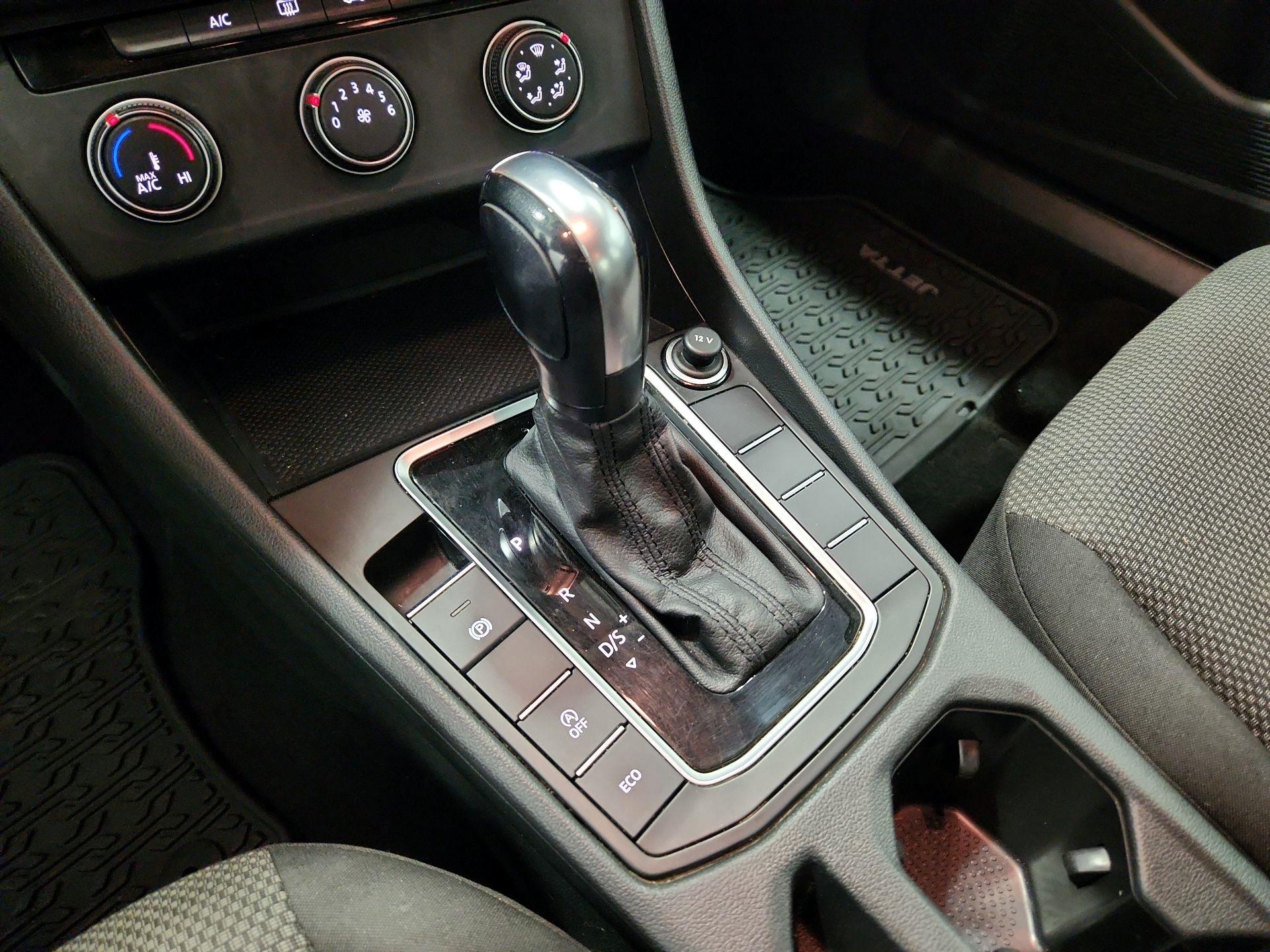 Thumbnail: 2019 Volkswagen Jetta - 17