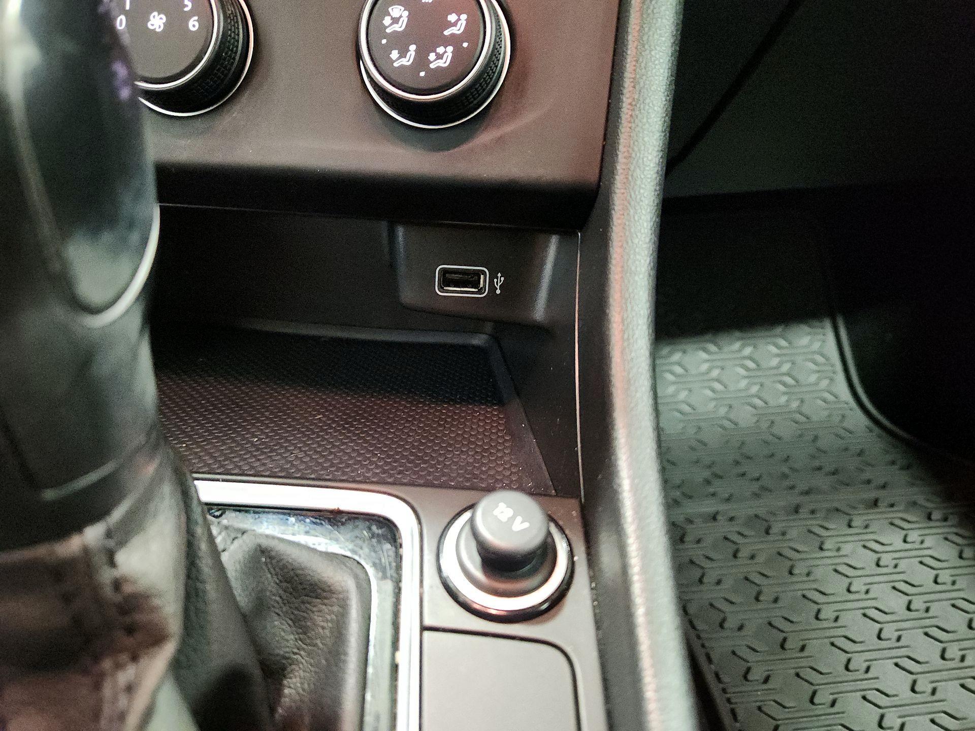 Thumbnail: 2019 Volkswagen Jetta - 18