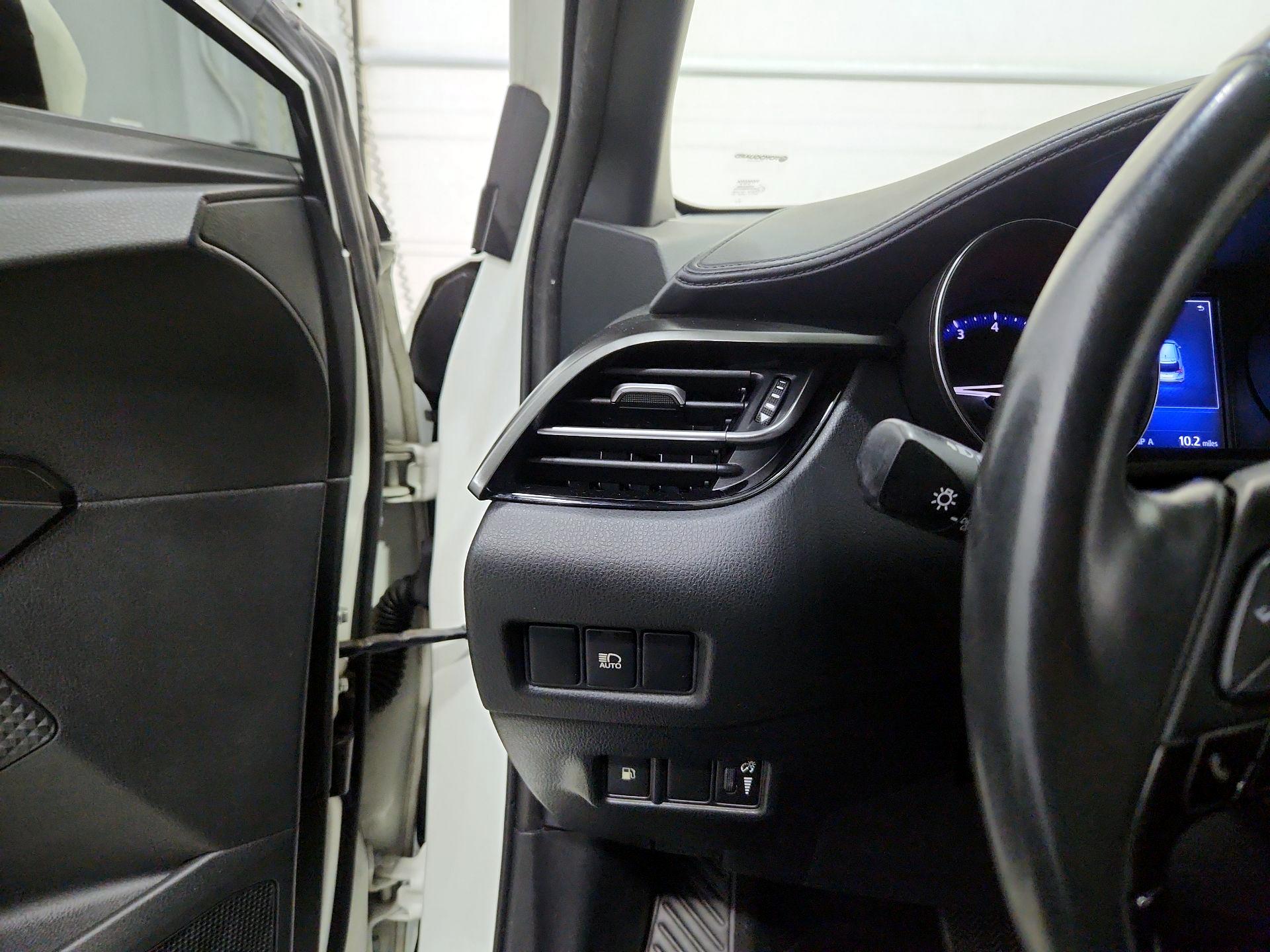 Thumbnail: 2018 Toyota C-HR - 13