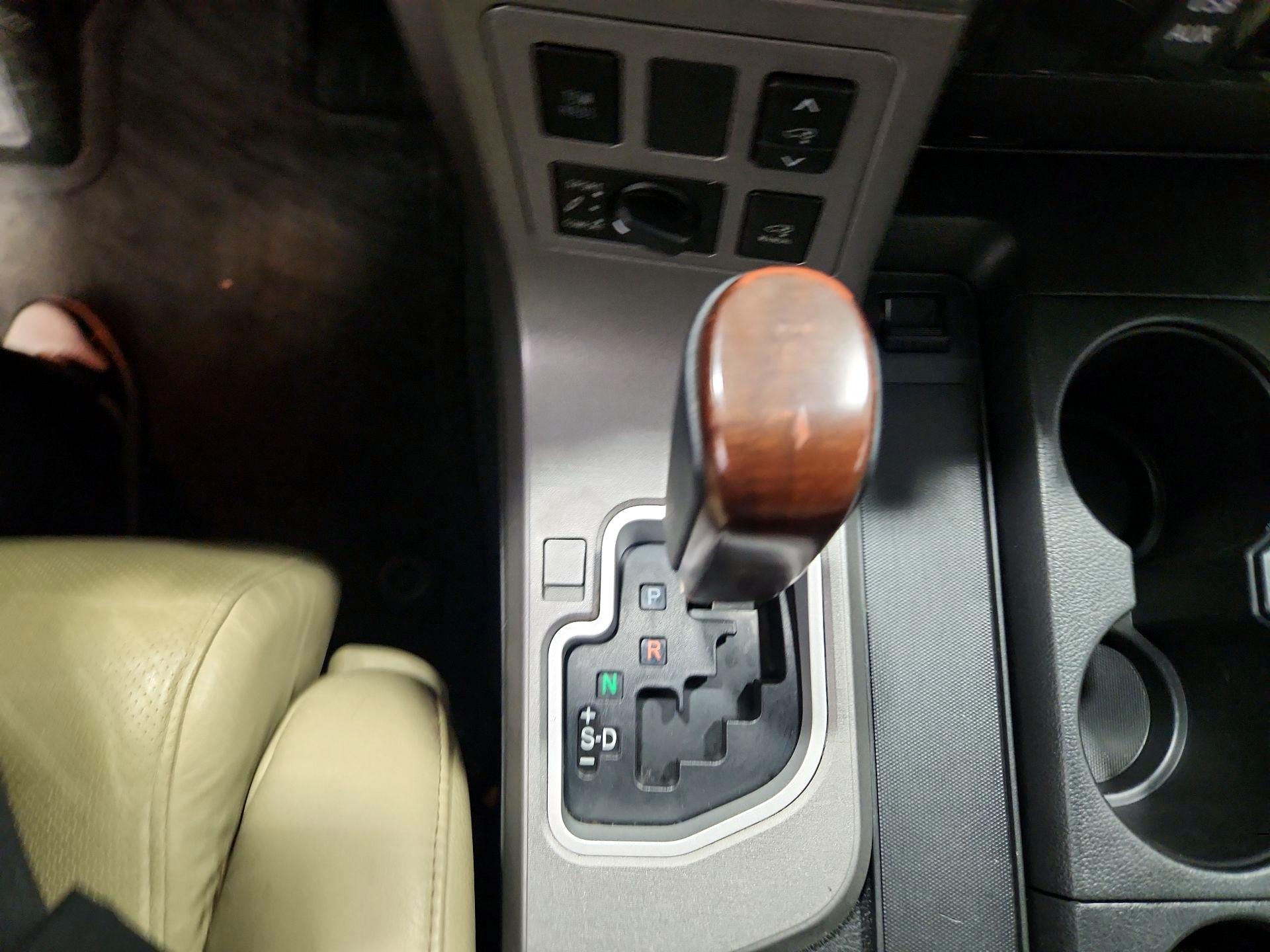 Thumbnail: 2015 Toyota Sequoia - 17