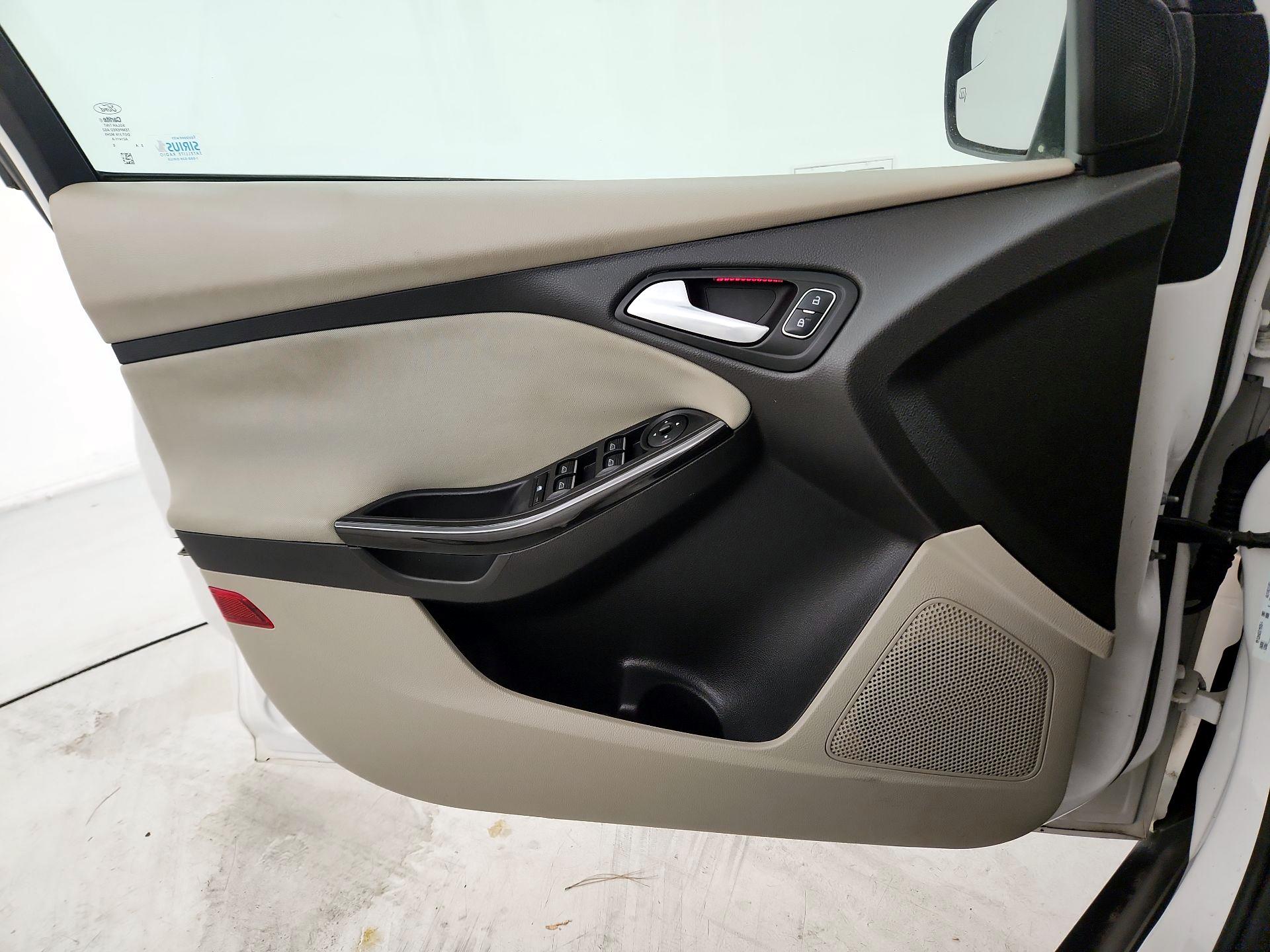 Thumbnail: 2016 Ford Focus - 12