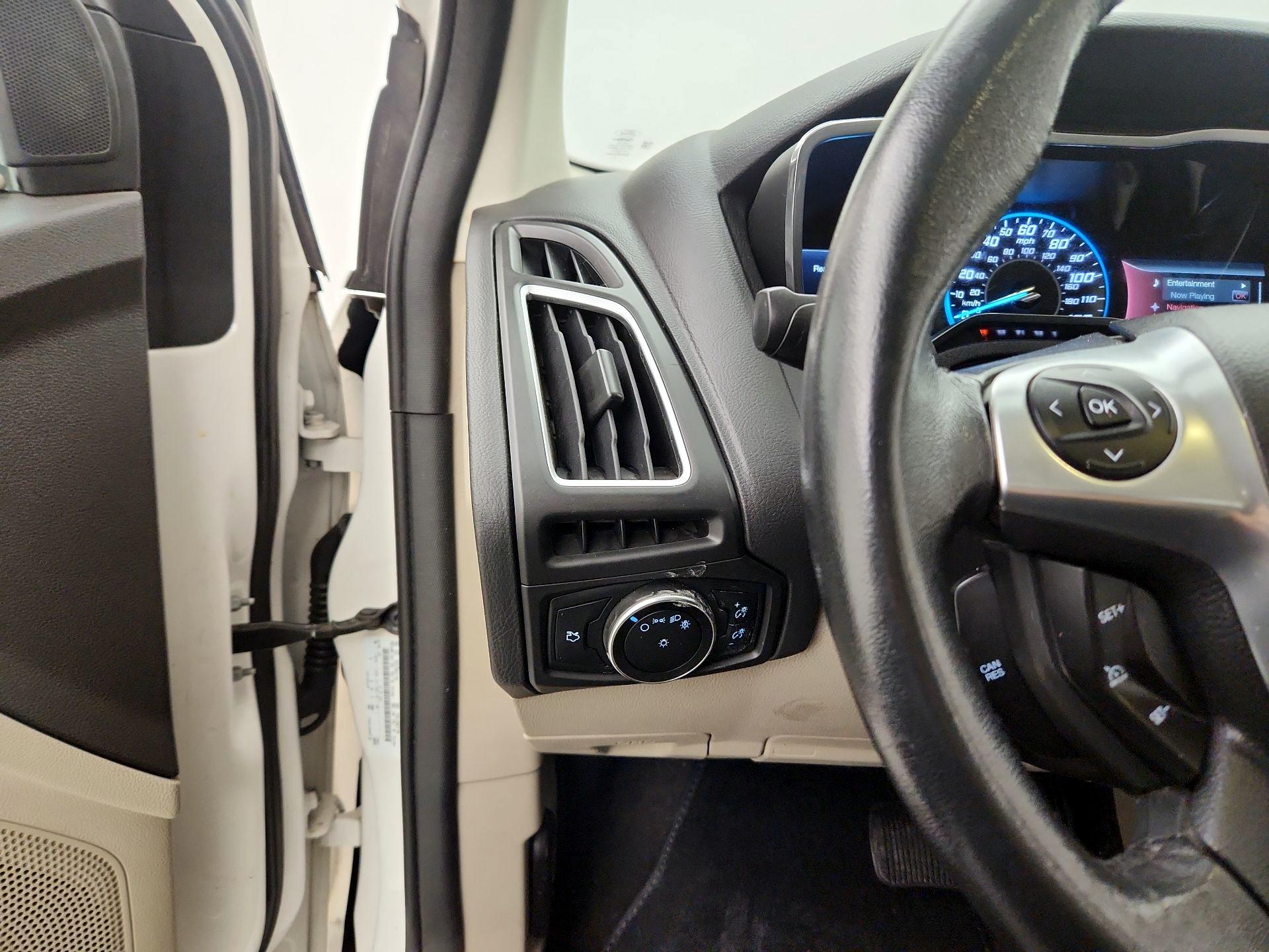 Thumbnail: 2016 Ford Focus - 13