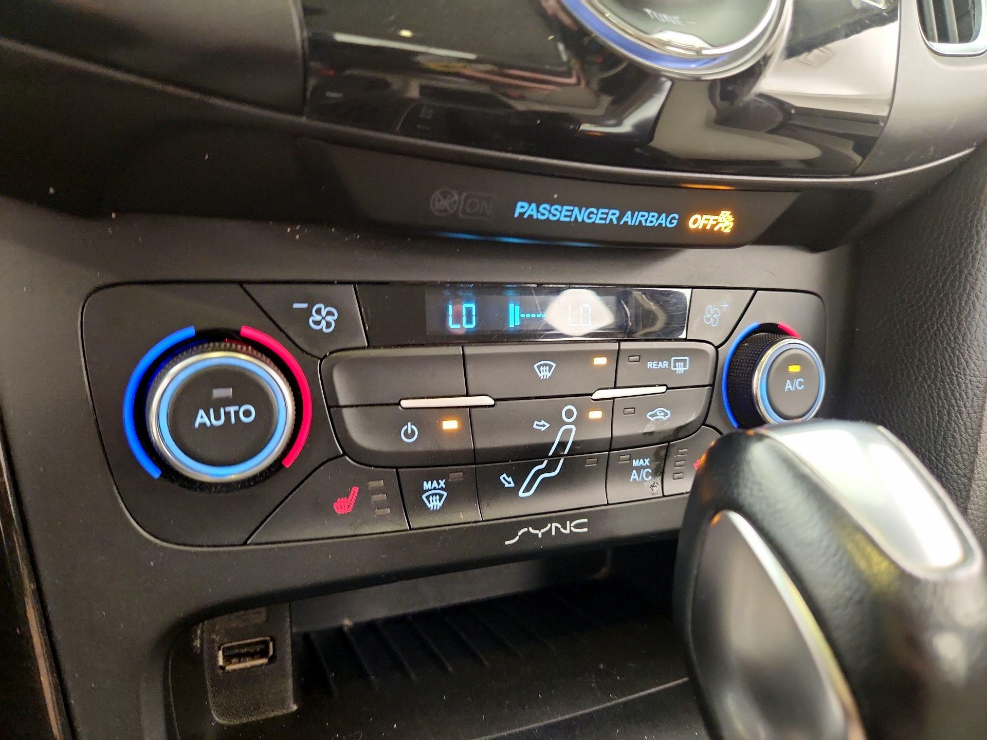 Thumbnail: 2016 Ford Focus - 17