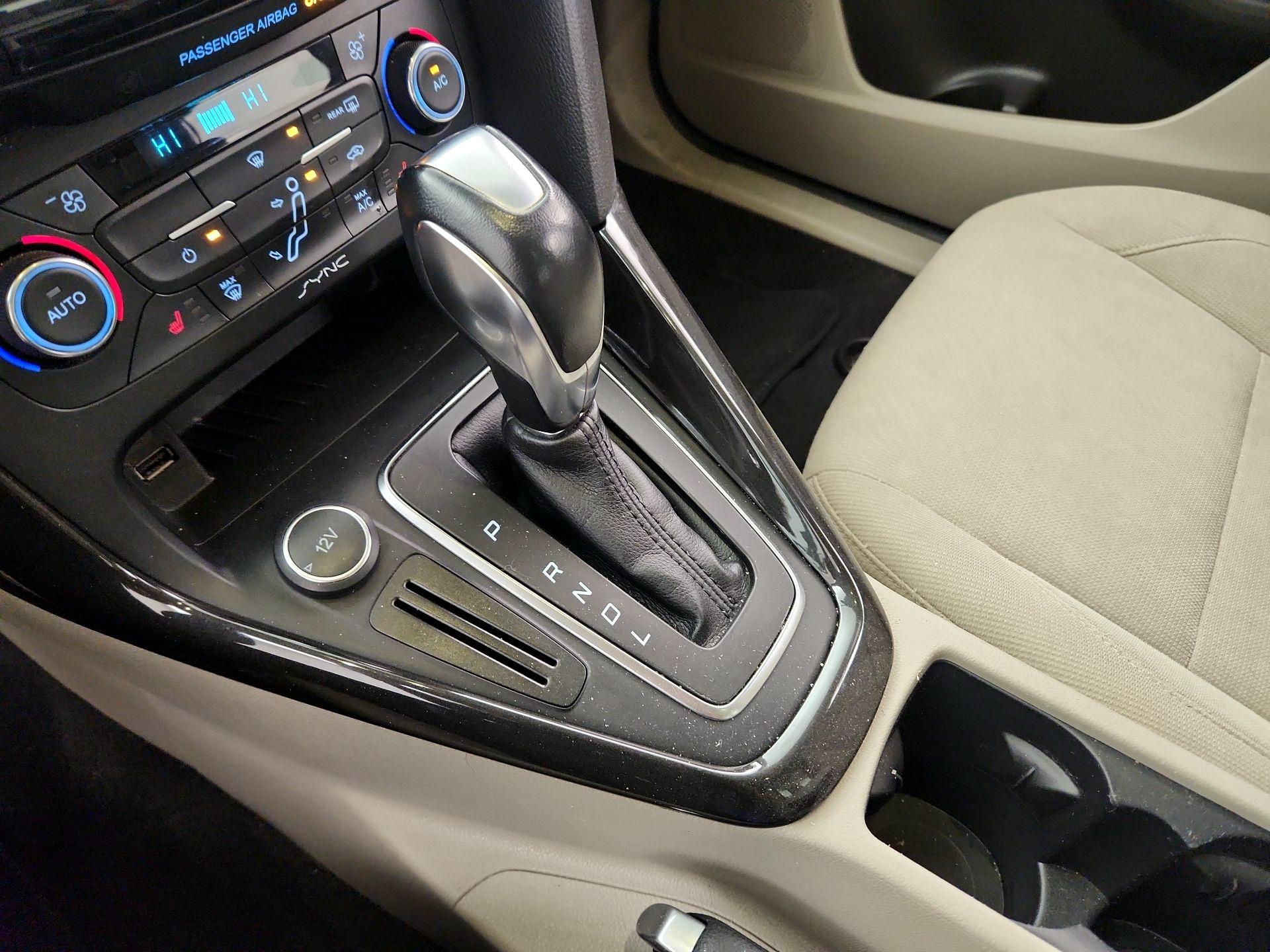 Thumbnail: 2016 Ford Focus - 18