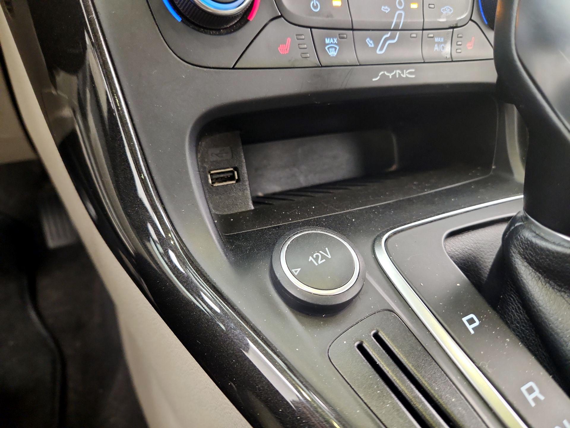 Thumbnail: 2016 Ford Focus - 19