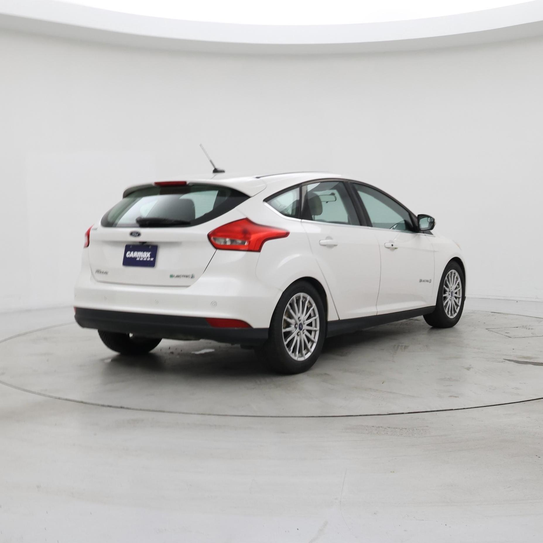 Thumbnail: 2016 Ford Focus - 8