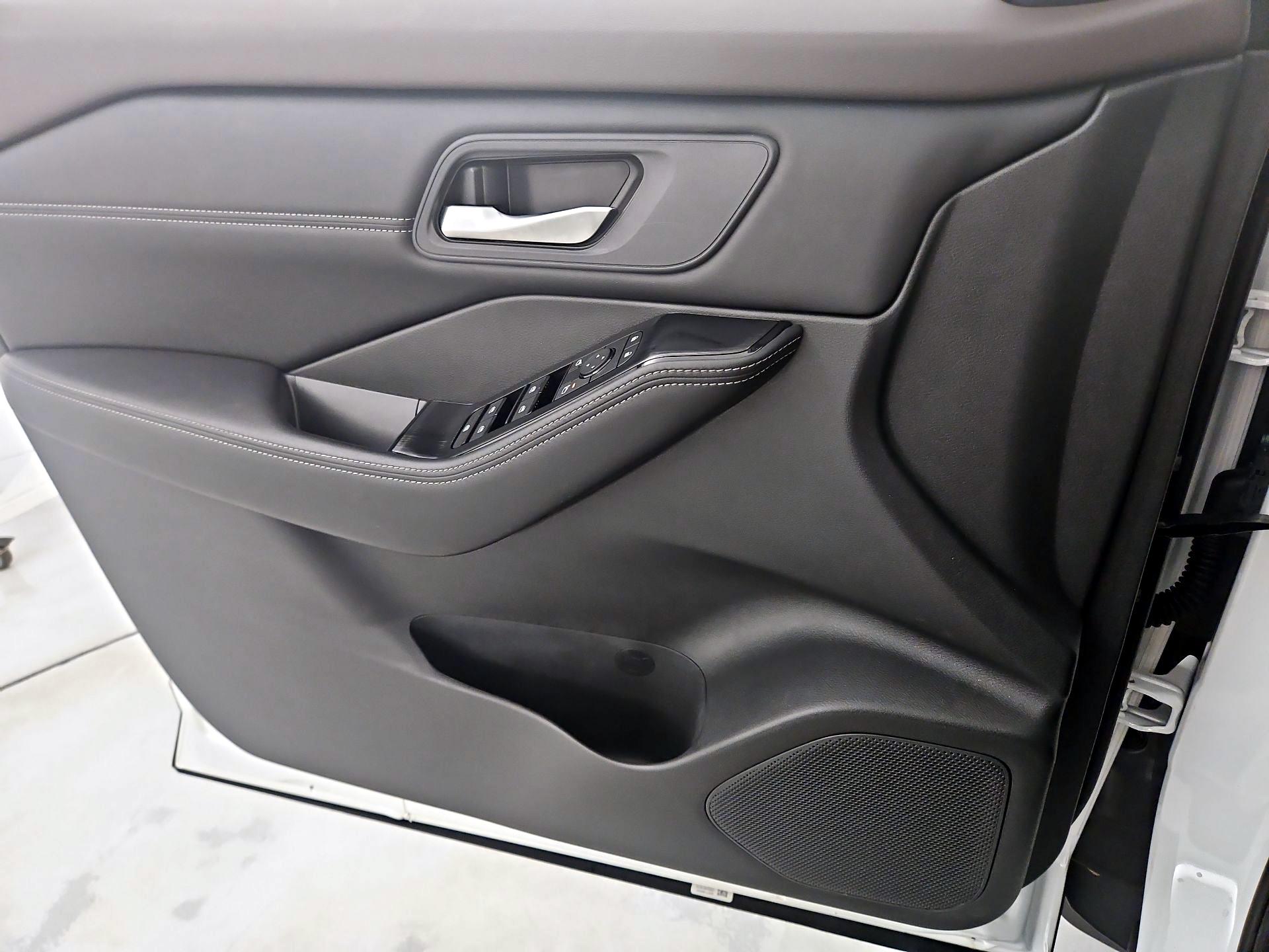 Thumbnail: 2023 Nissan Rogue - 12