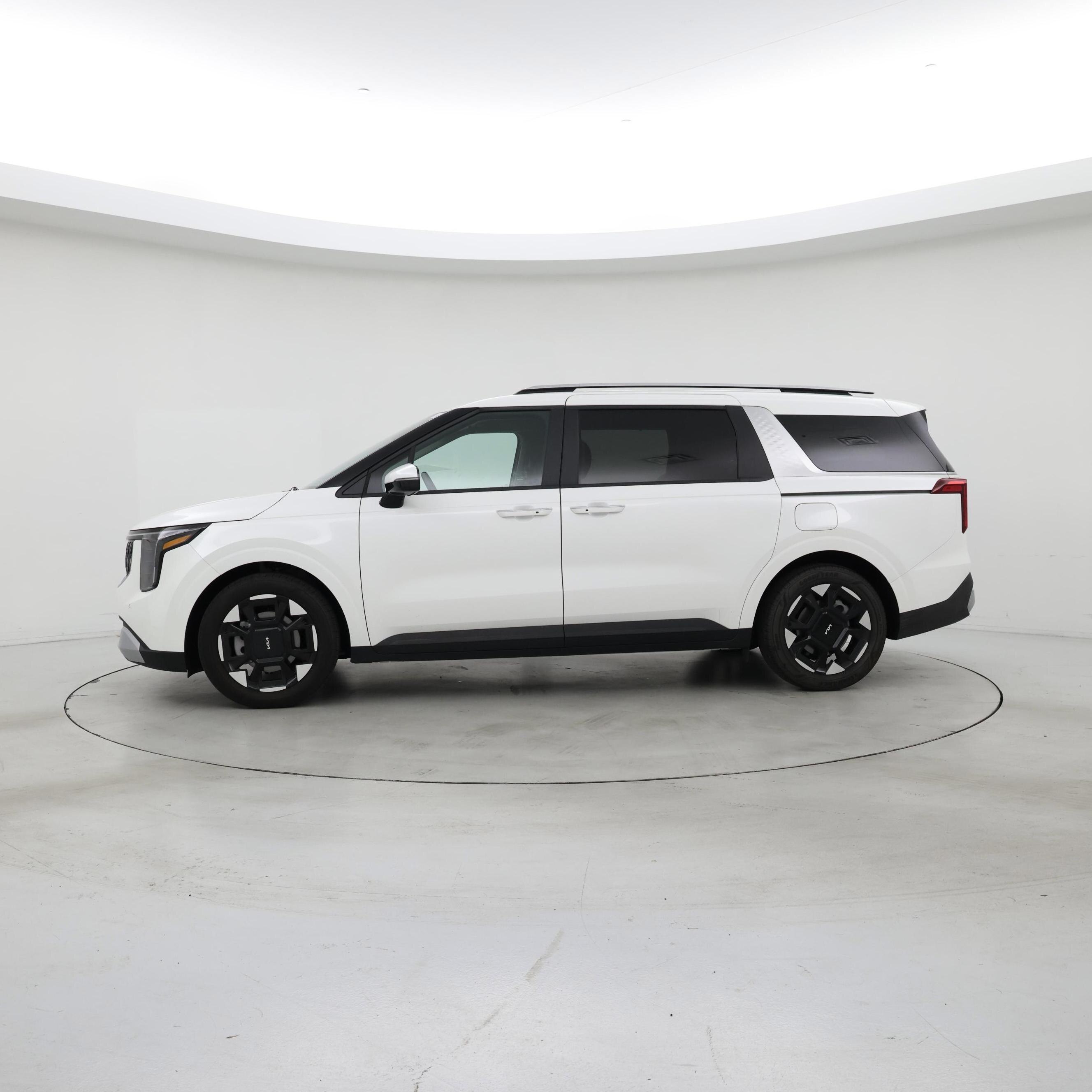 Thumbnail: 2026 Kia Carnival - 3