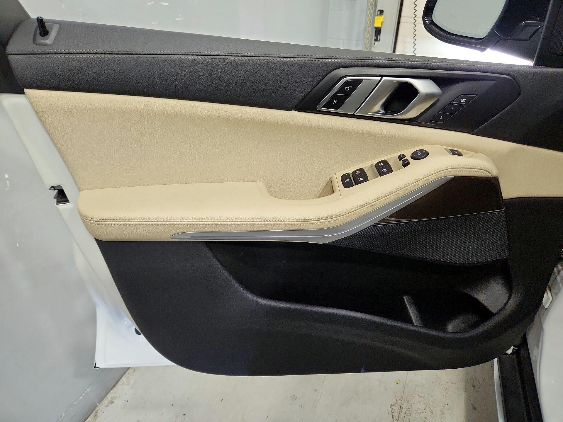 Thumbnail: 2022 BMW X5 - 12