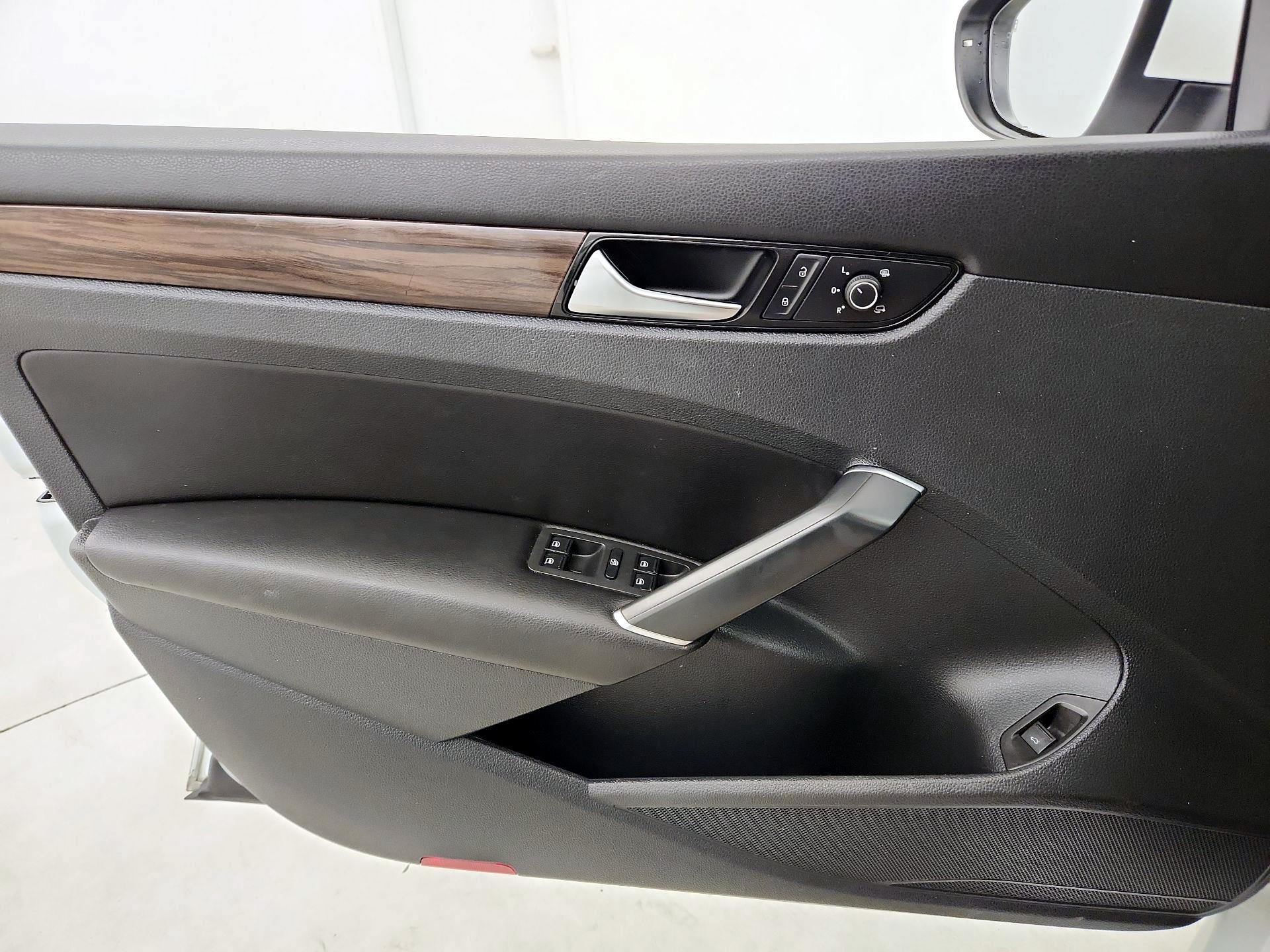 Thumbnail: 2020 Volkswagen Passat - 12