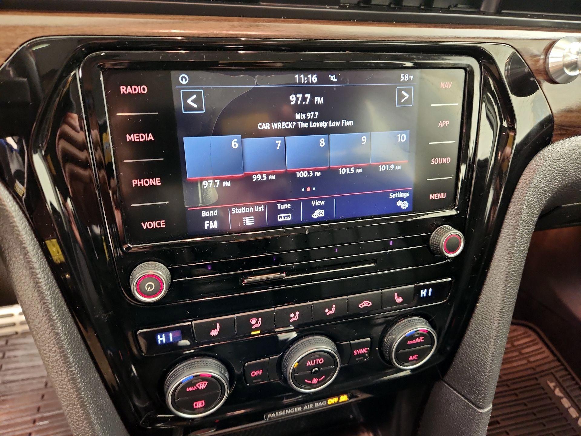 Thumbnail: 2020 Volkswagen Passat - 16