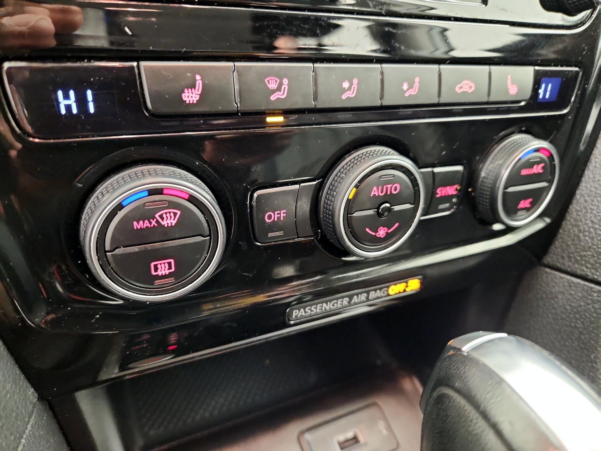 Thumbnail: 2020 Volkswagen Passat - 17