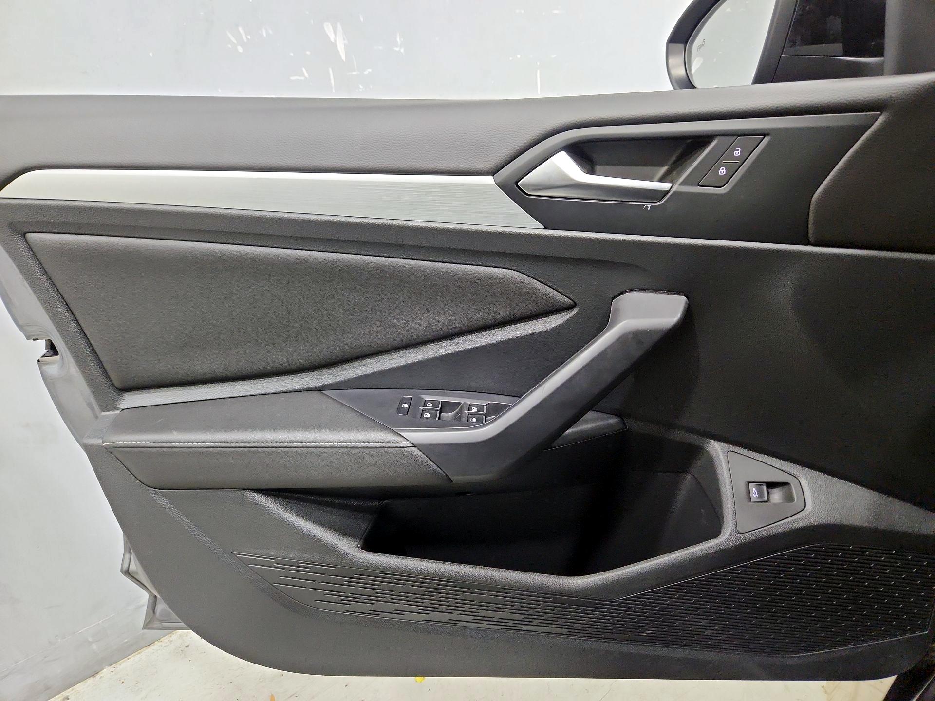 Thumbnail: 2025 Volkswagen Jetta - 12