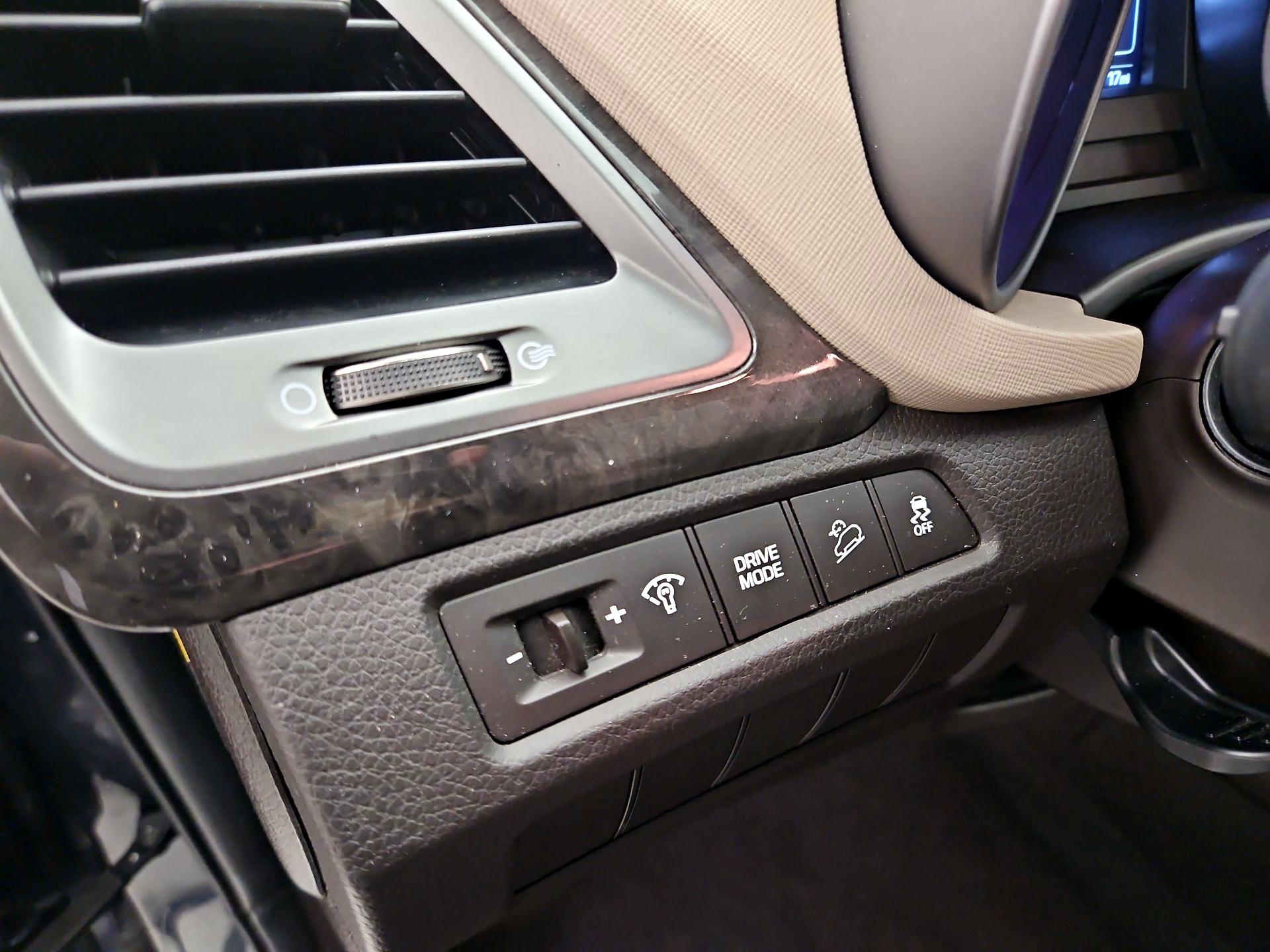 Thumbnail: 2017 Hyundai Santa Fe - 13