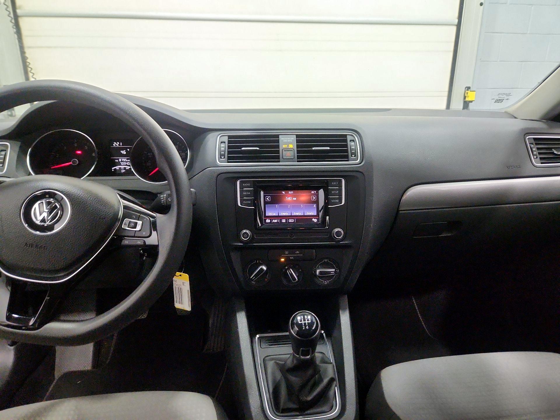 Thumbnail: 2017 Volkswagen Jetta - 9