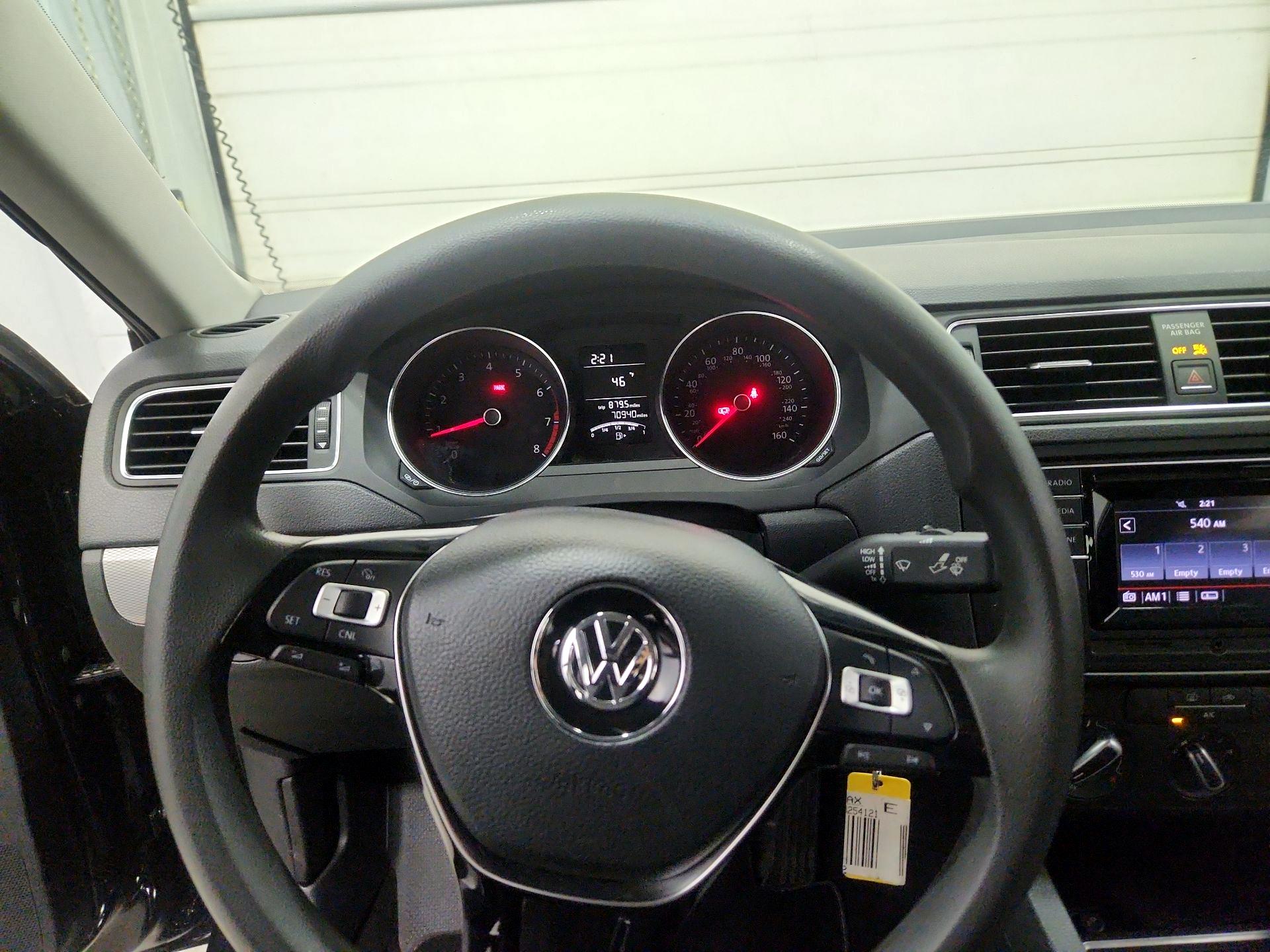 Thumbnail: 2017 Volkswagen Jetta - 10