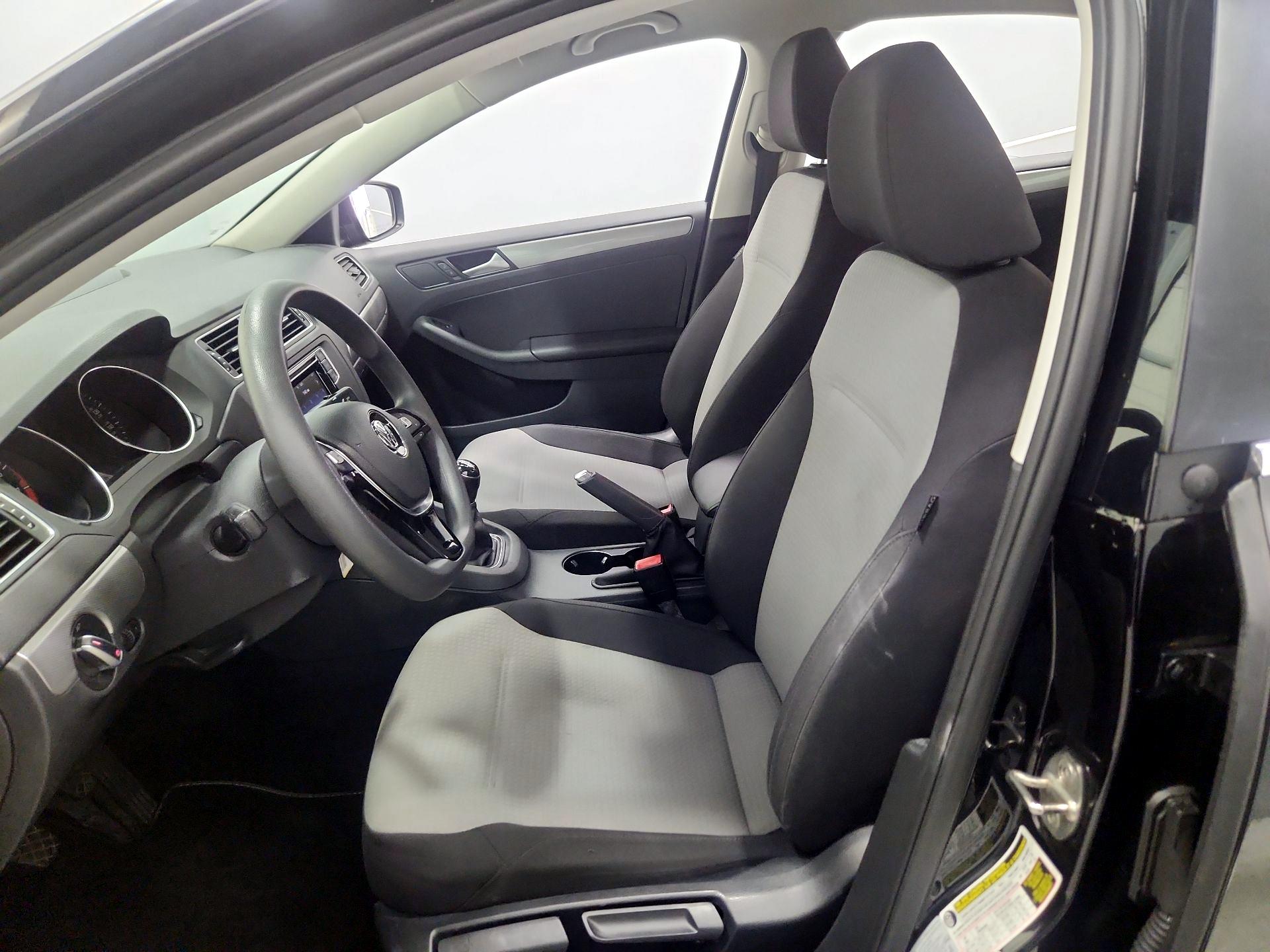 Thumbnail: 2017 Volkswagen Jetta - 11