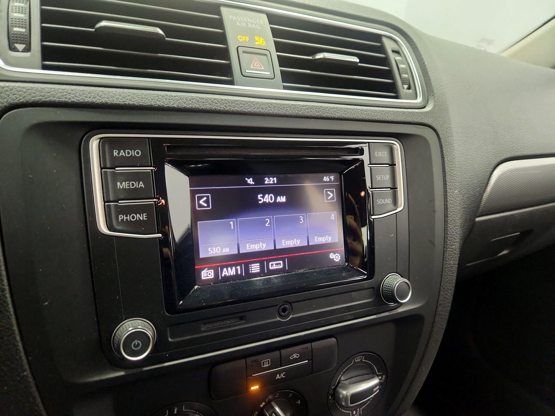 Thumbnail: 2017 Volkswagen Jetta - 15