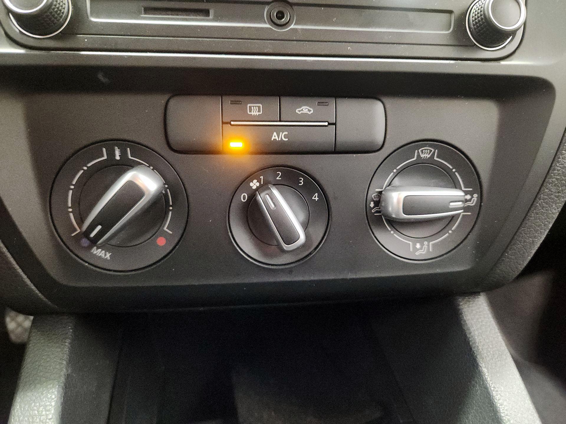 Thumbnail: 2017 Volkswagen Jetta - 16