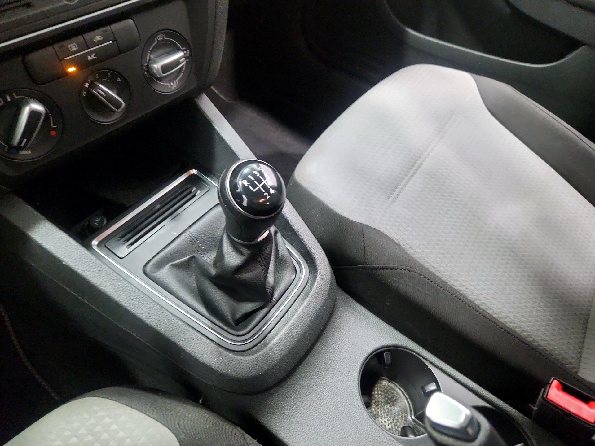 Thumbnail: 2017 Volkswagen Jetta - 17