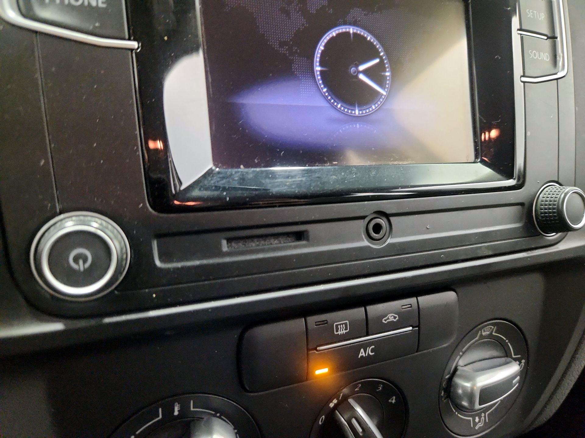 Thumbnail: 2017 Volkswagen Jetta - 18