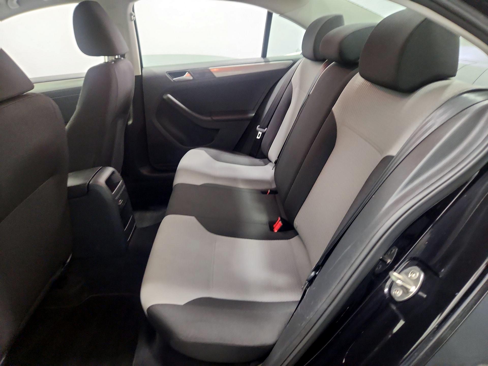 Thumbnail: 2017 Volkswagen Jetta - 19