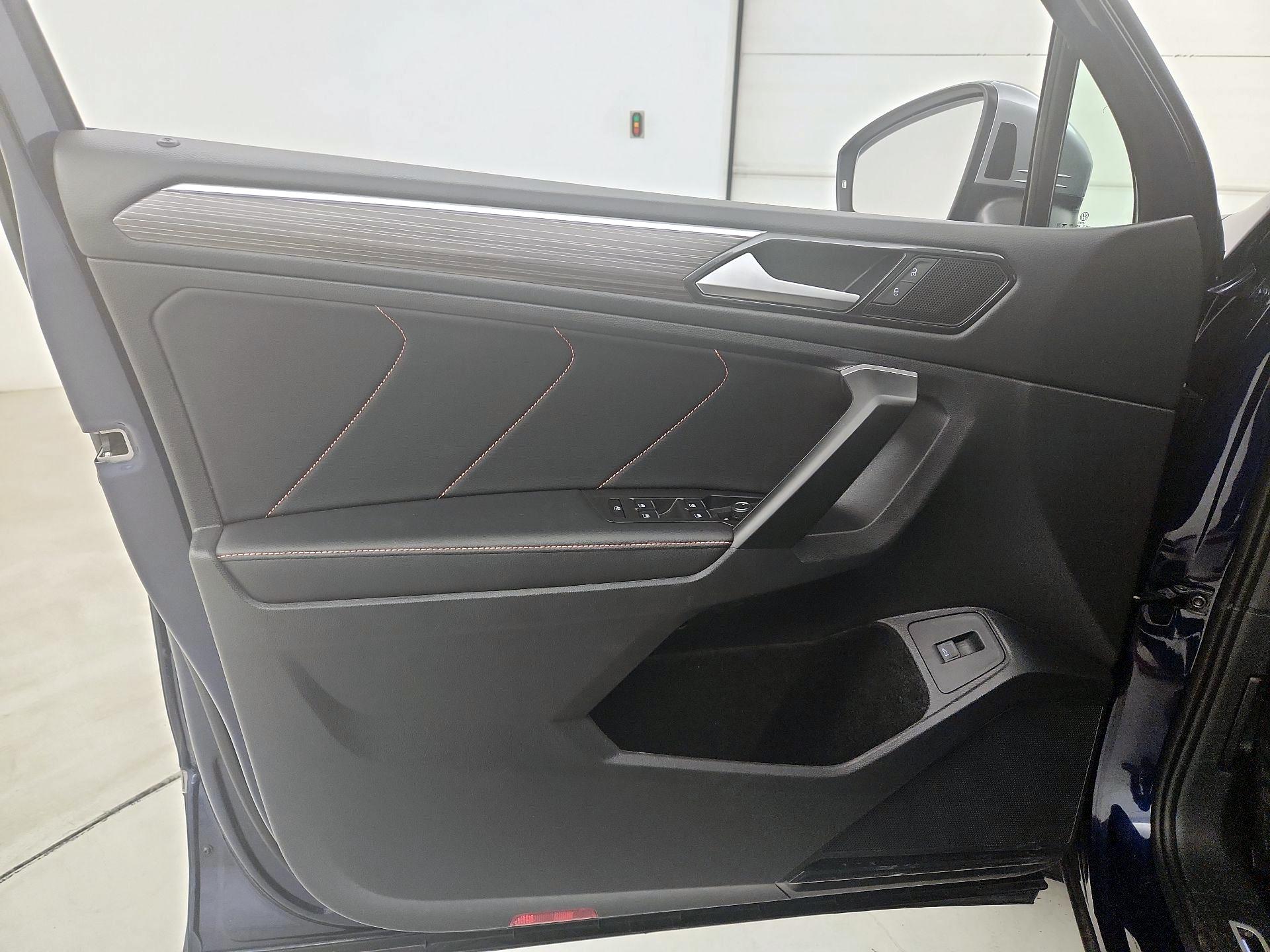 Thumbnail: 2024 Volkswagen Tiguan - 12