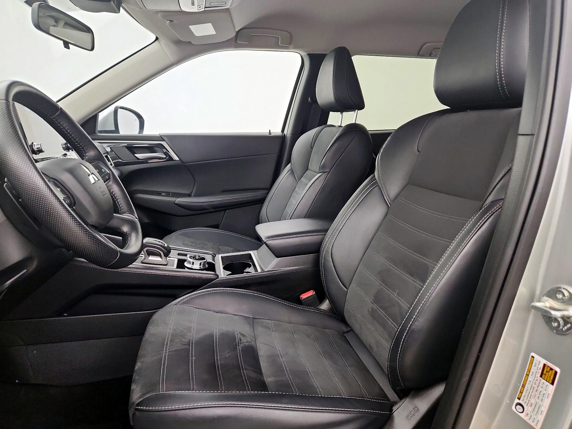 Thumbnail: 2024 Mitsubishi Outlander - 11